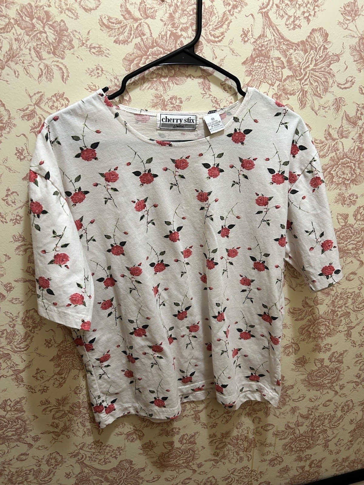 Cherry Stix Women’s Cotton Blend Top, M, White Floral, Short Sleeve, Round Neck