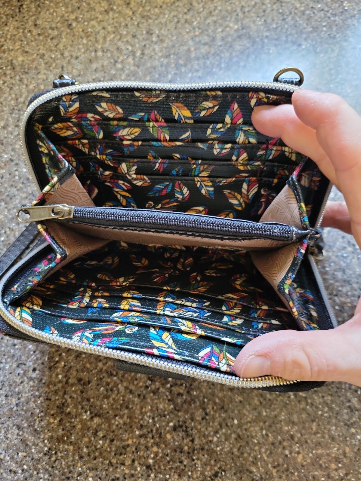 NWOT-SAKROOTS Sm Color Wristlet Wallet-6 CC Slot-4-1/2 Dollar~Zip Coin~Phone