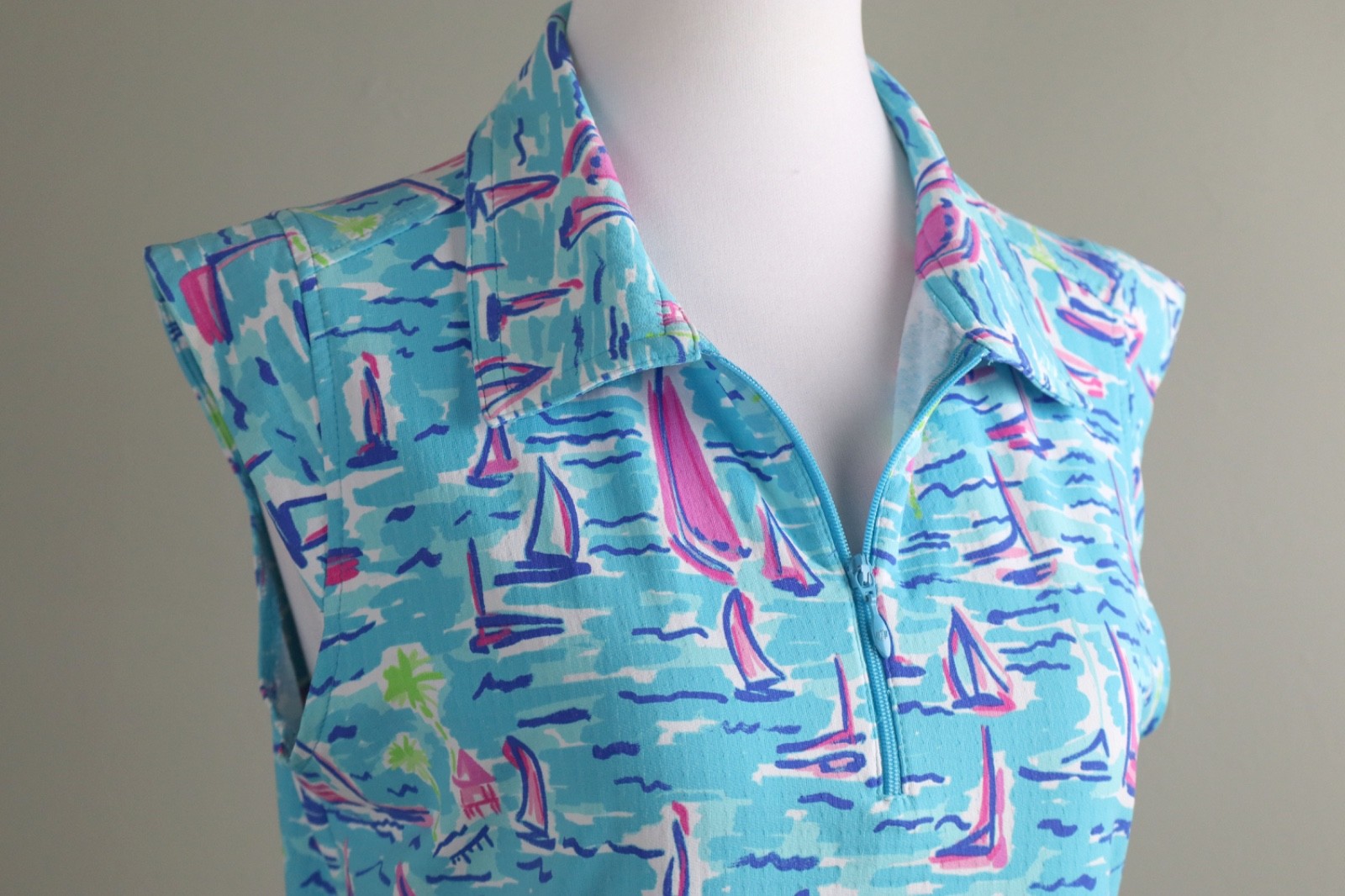 IBKUL $89 Sailboat Stretch Cap Sleeve 1/2 Zip Athletic Golf Top Size Medium