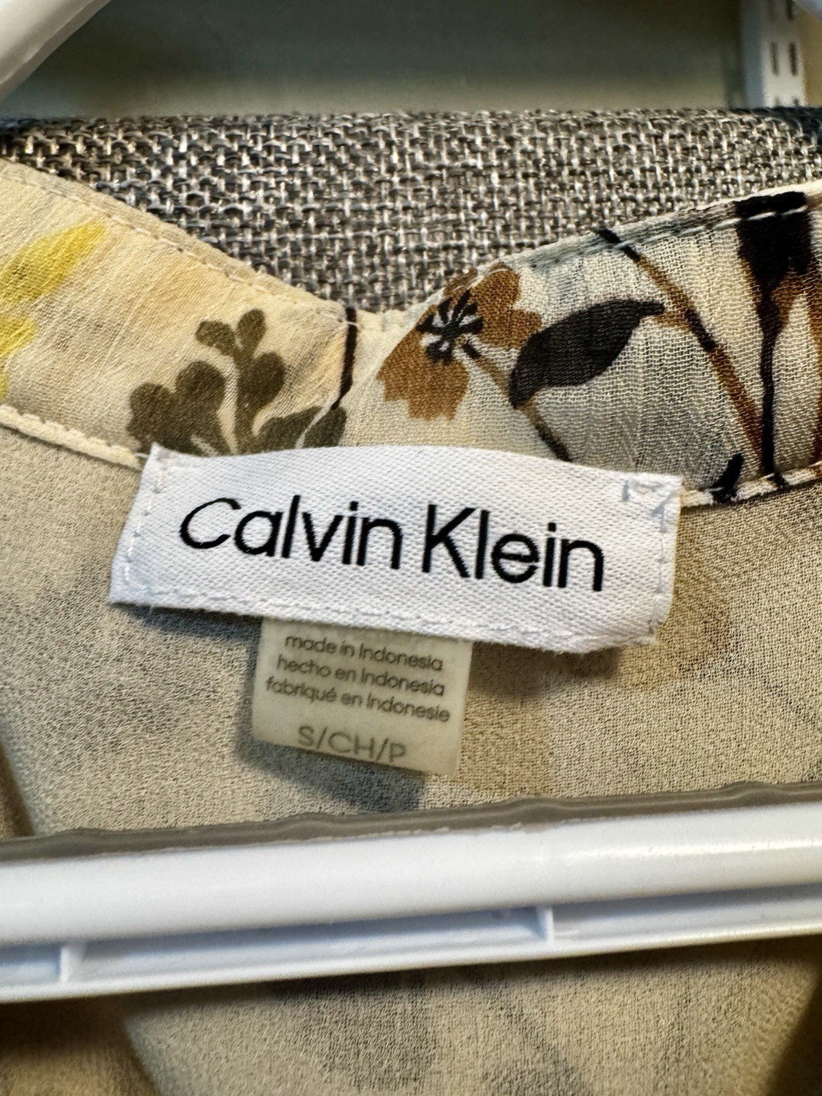 Calvin Klein Sleeveless Floral Button Front V-Neck Lined Blouse Beige S