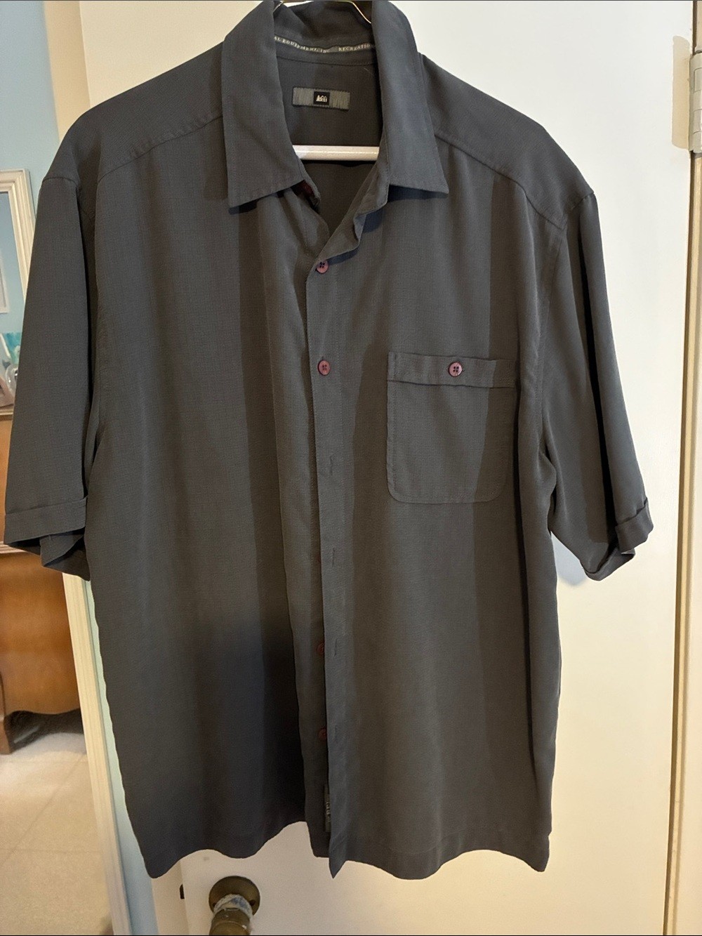 REI Men’s Short Sleeve Button-Up Shirt – Dark Gray