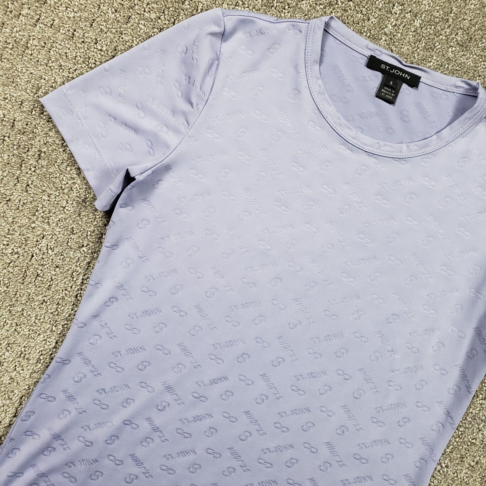 St John Top Womens Small Light Purple Crew Neck Silky Embossed Short Sleeve