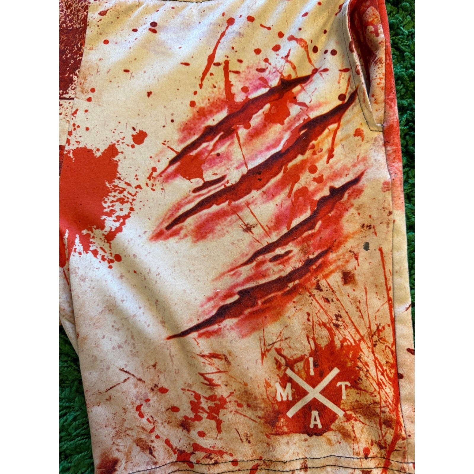 Into The AM Graphic Shorts Mens 32 White Red Excellent Blood Splatter Claw Marks