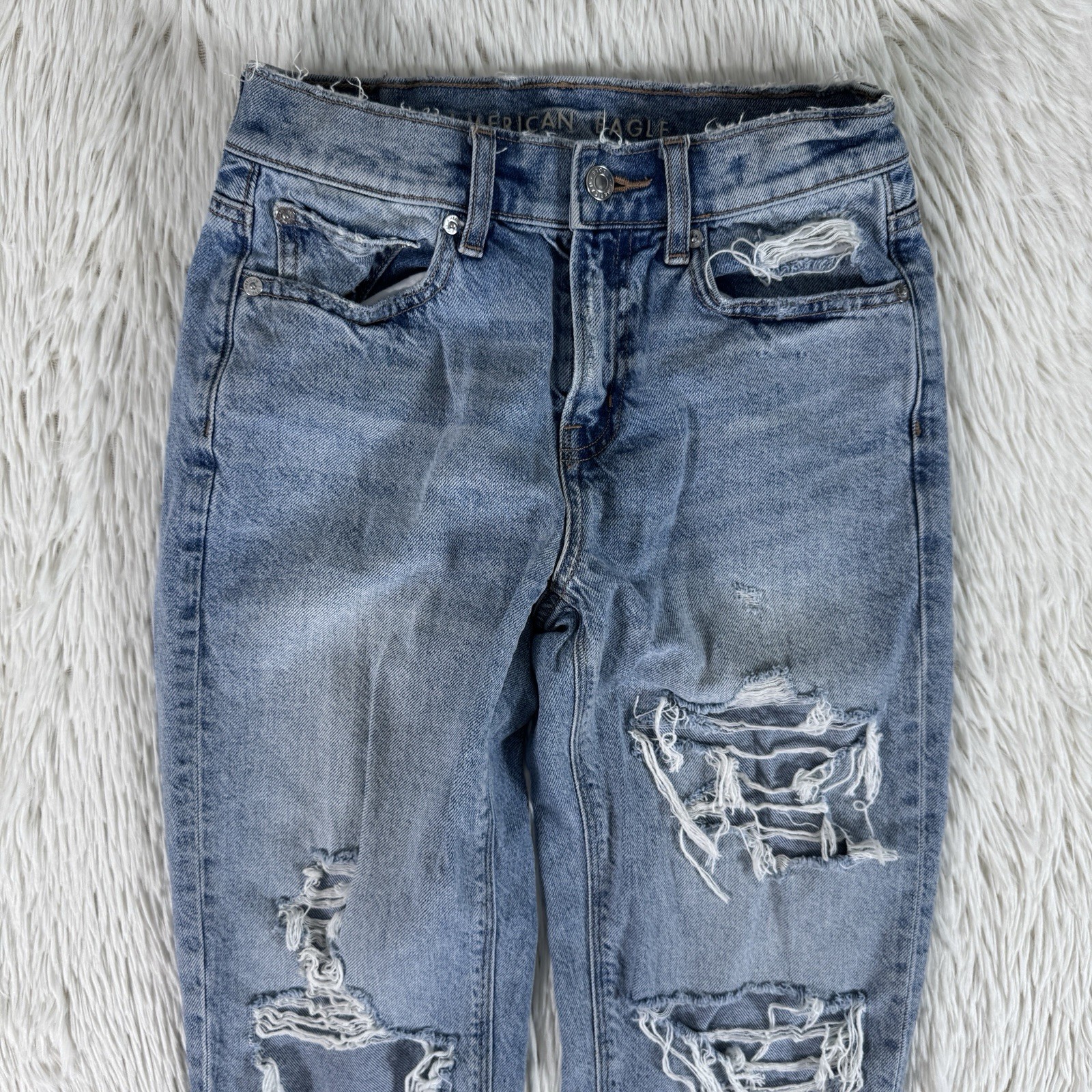 American Eagle Light Wash 90’s Distressed Mid-Rise Straight Jeans Women’s 0S