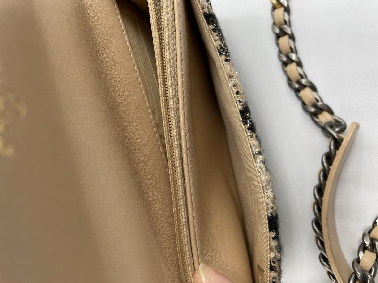 Rare Chanel 19 wallet on chain limited edition in beige and black Tweed