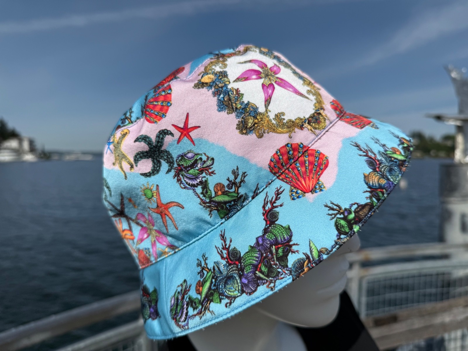 Vesace Reversible Bucket Hat with Sea Shell pattern Unisex size L