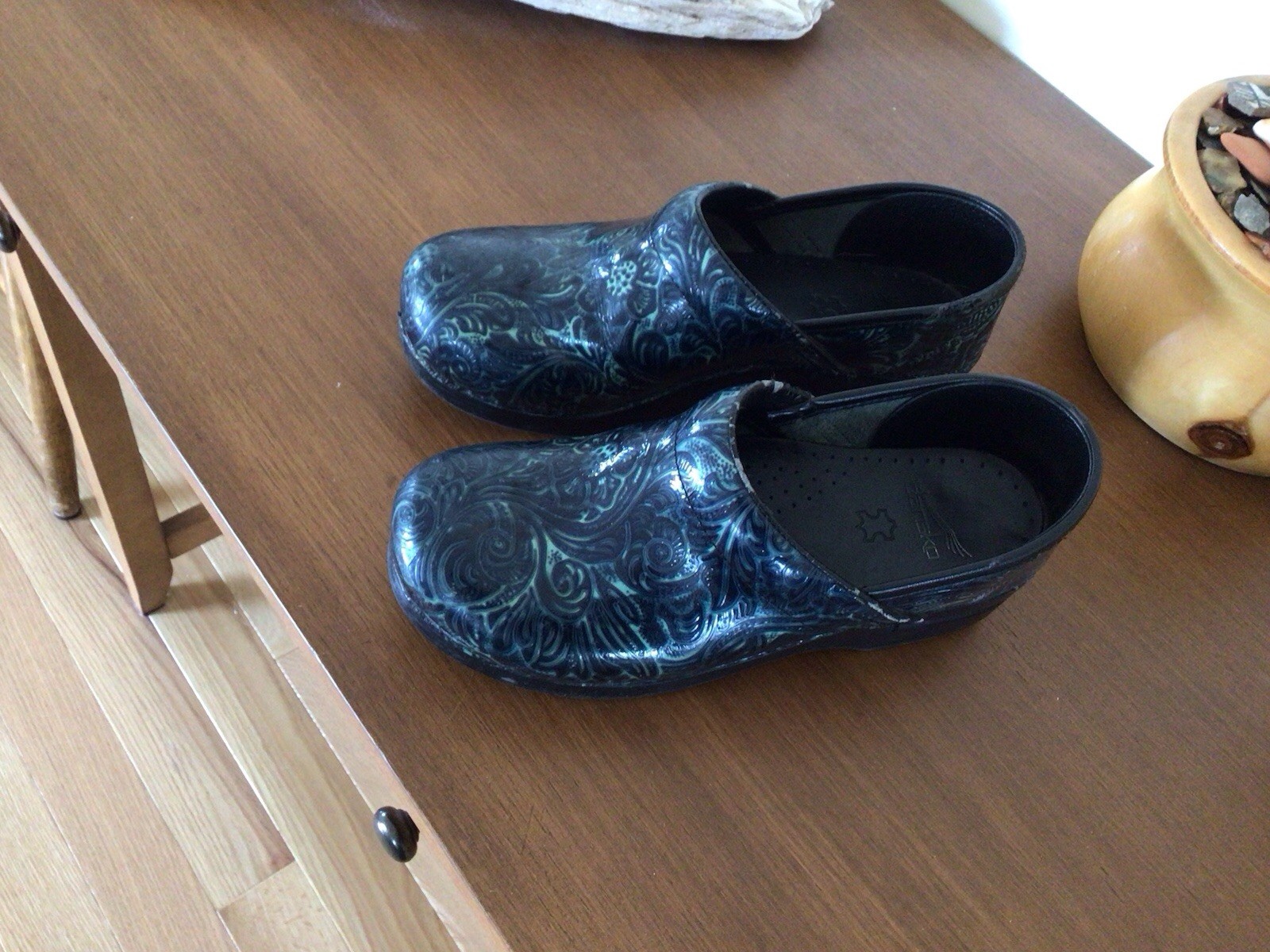 Dansko Women’s Clog Shoes Size EU 39/US 8.5 Leather professional Shiny Floral