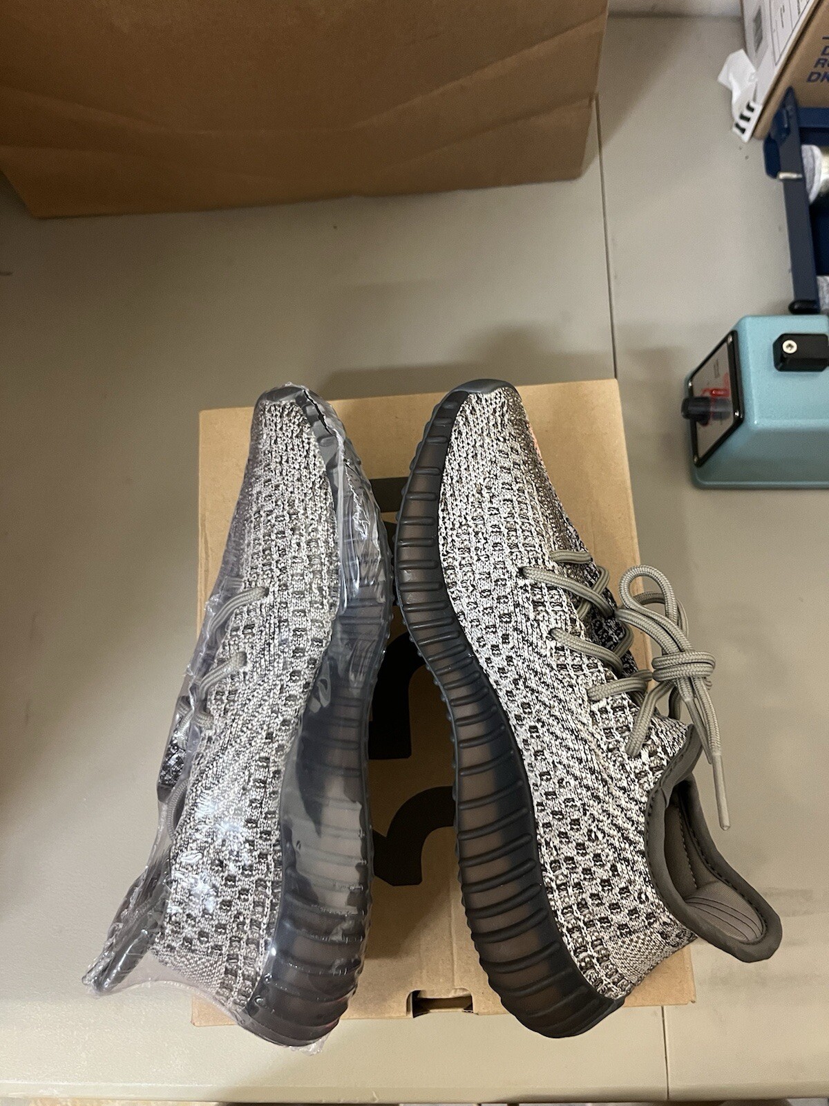 Size 5 – adidas Yeezy Boost 350 V2 Ash Stone