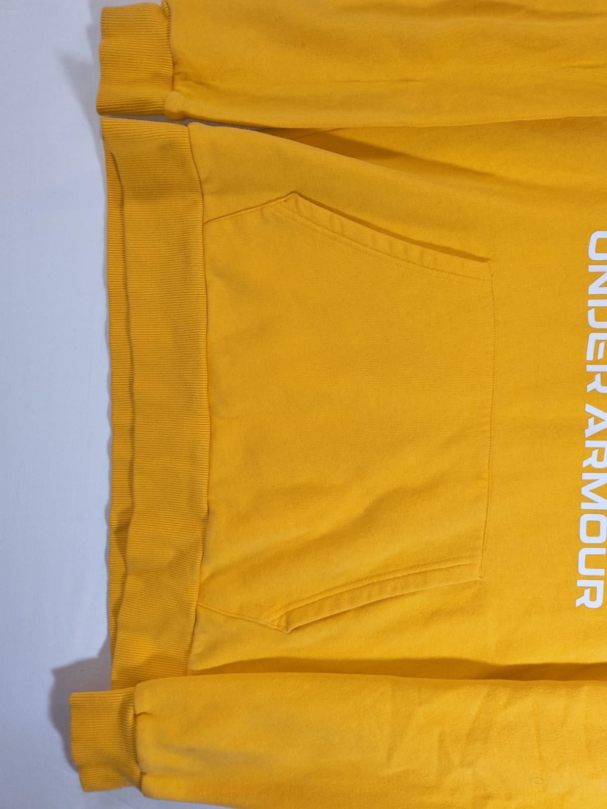 Under Armour Men’s Yellow Fleece Pullover Hoodie Loose Fit Pockets Size M