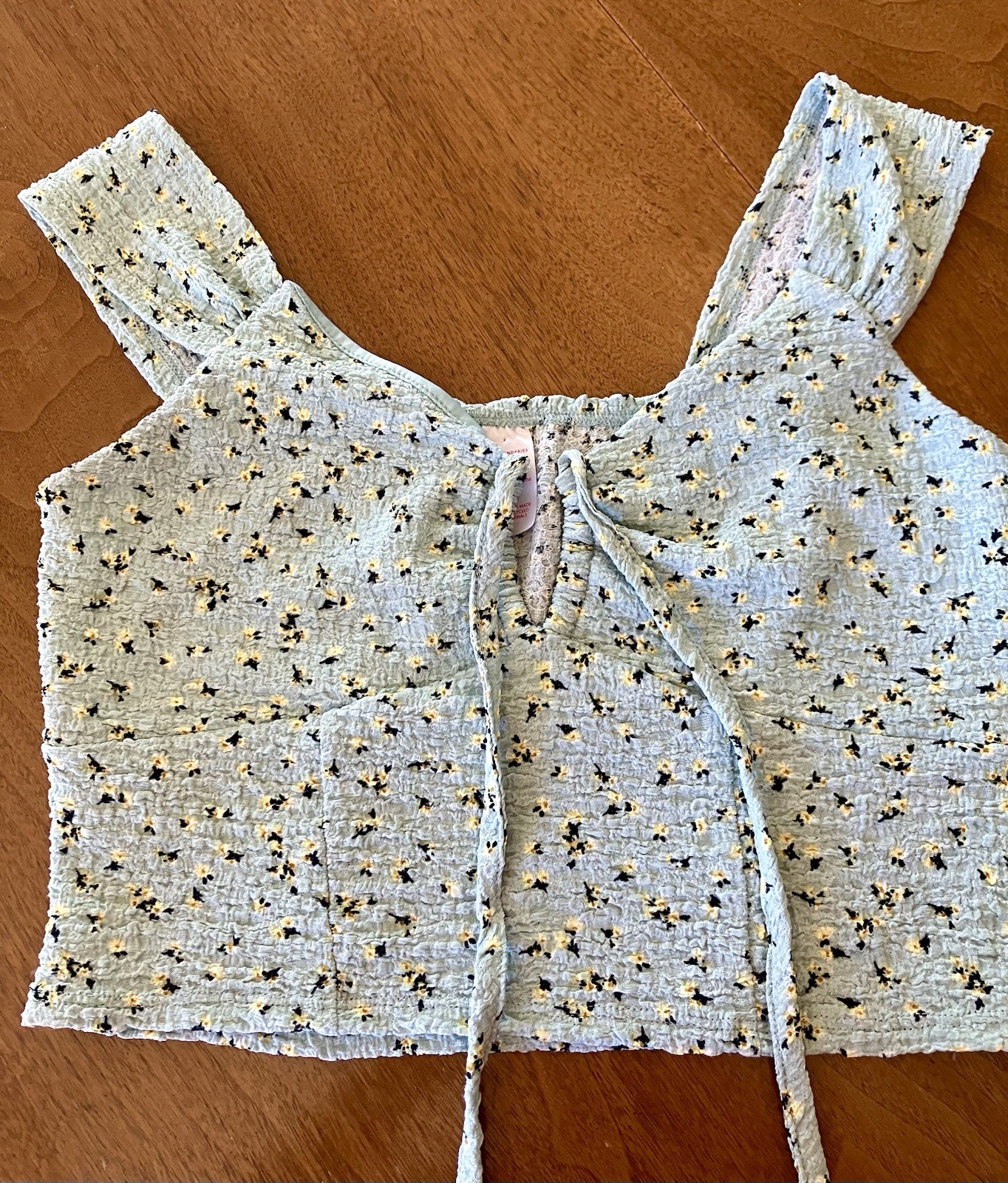 No Boundaries Boho Junior Med. (7-9) Sage Green Floral Cropped Top W/Tie Front