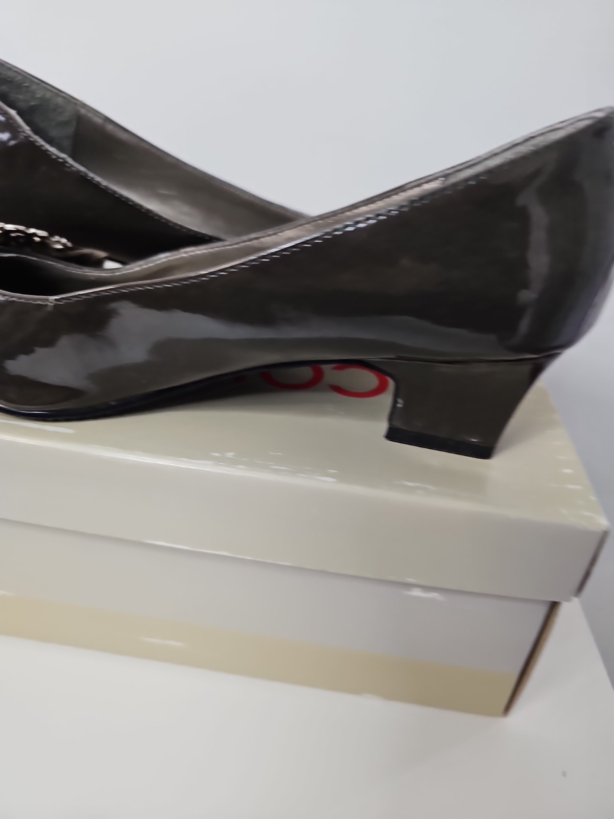 VTG Coup D’Etat Gray Patent & Suede Pumps Ornate Buckle Women’s Size 8.5M