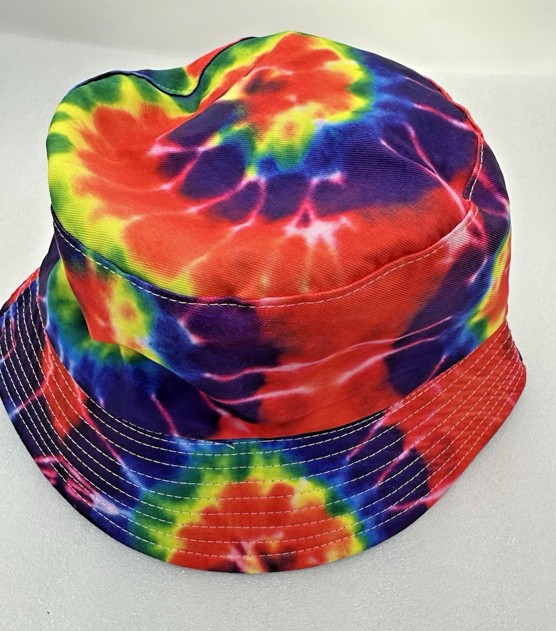 Unisex Men’s Women’s Tie Dye Bucket Hat Cool Multi Color & Peace Sign Necklace