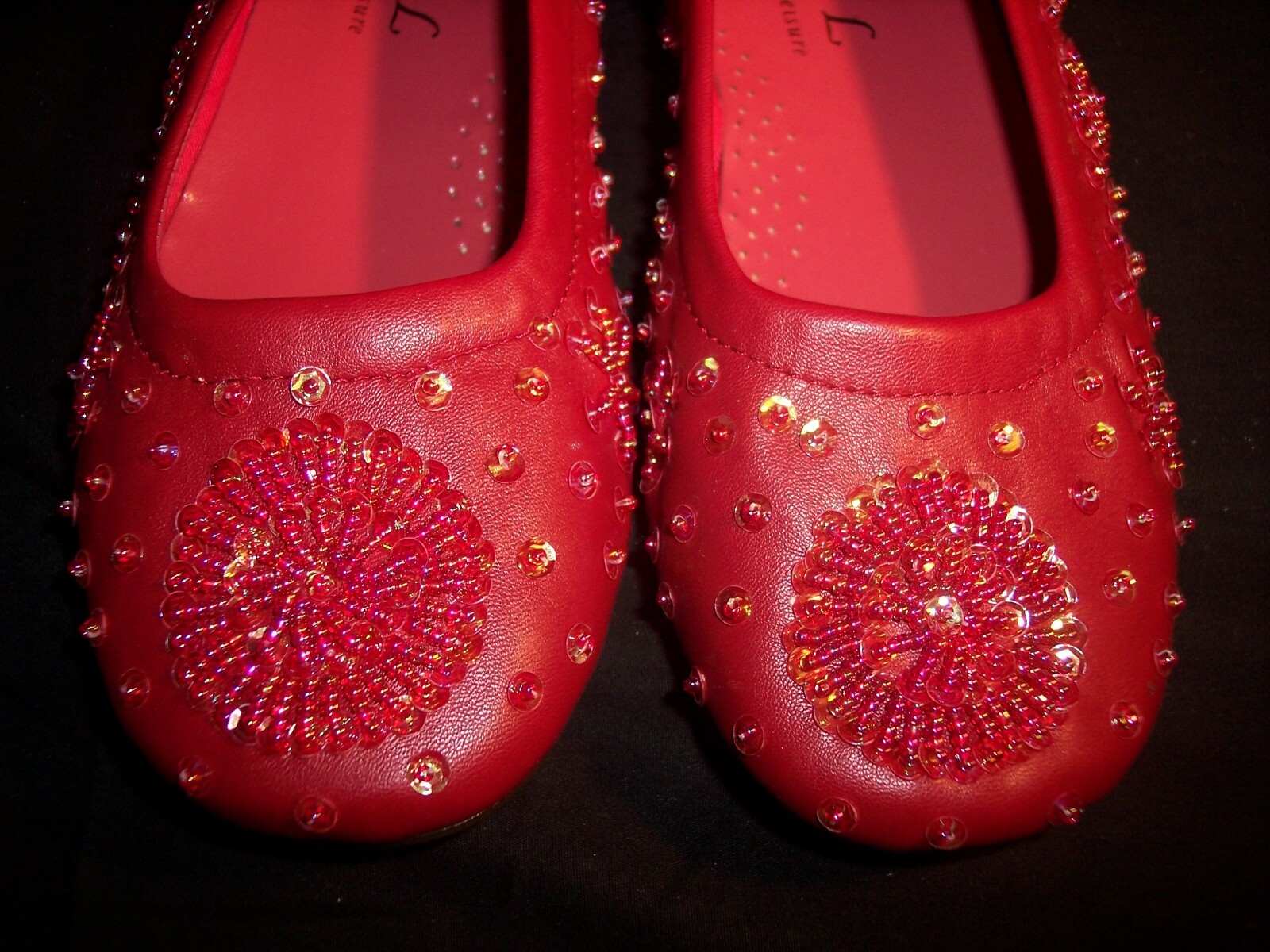 Shoes Pair Wine Color Women’s Girls Slip On Casual Sequins Beads Red New 65636