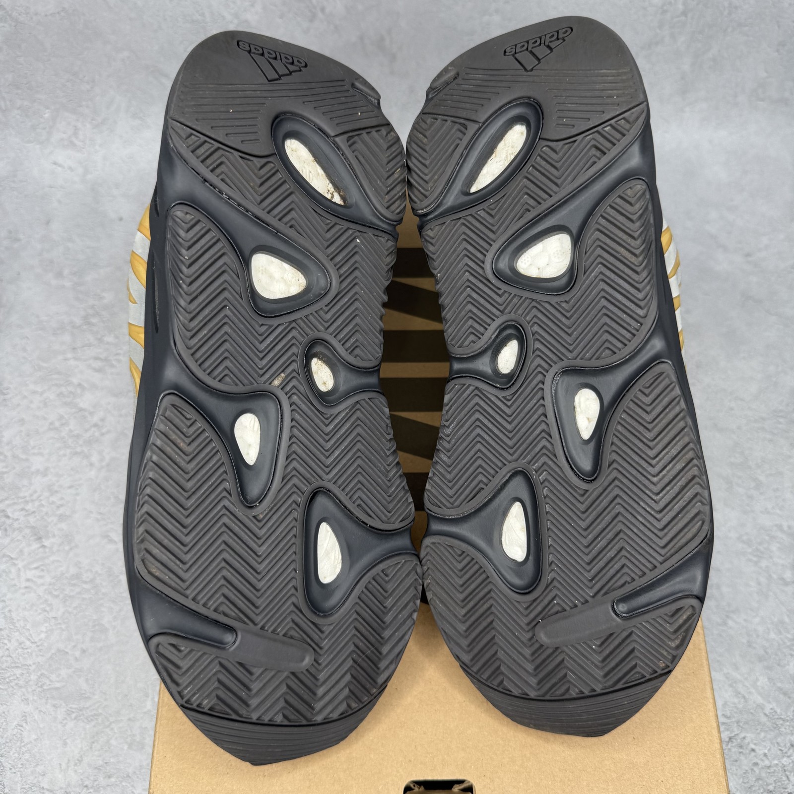 9M/10.5Wadidas Yeezy Boost 700 MNVN Honey Flux *pre-owned* SIZE 9GZ0717Pre-Owned