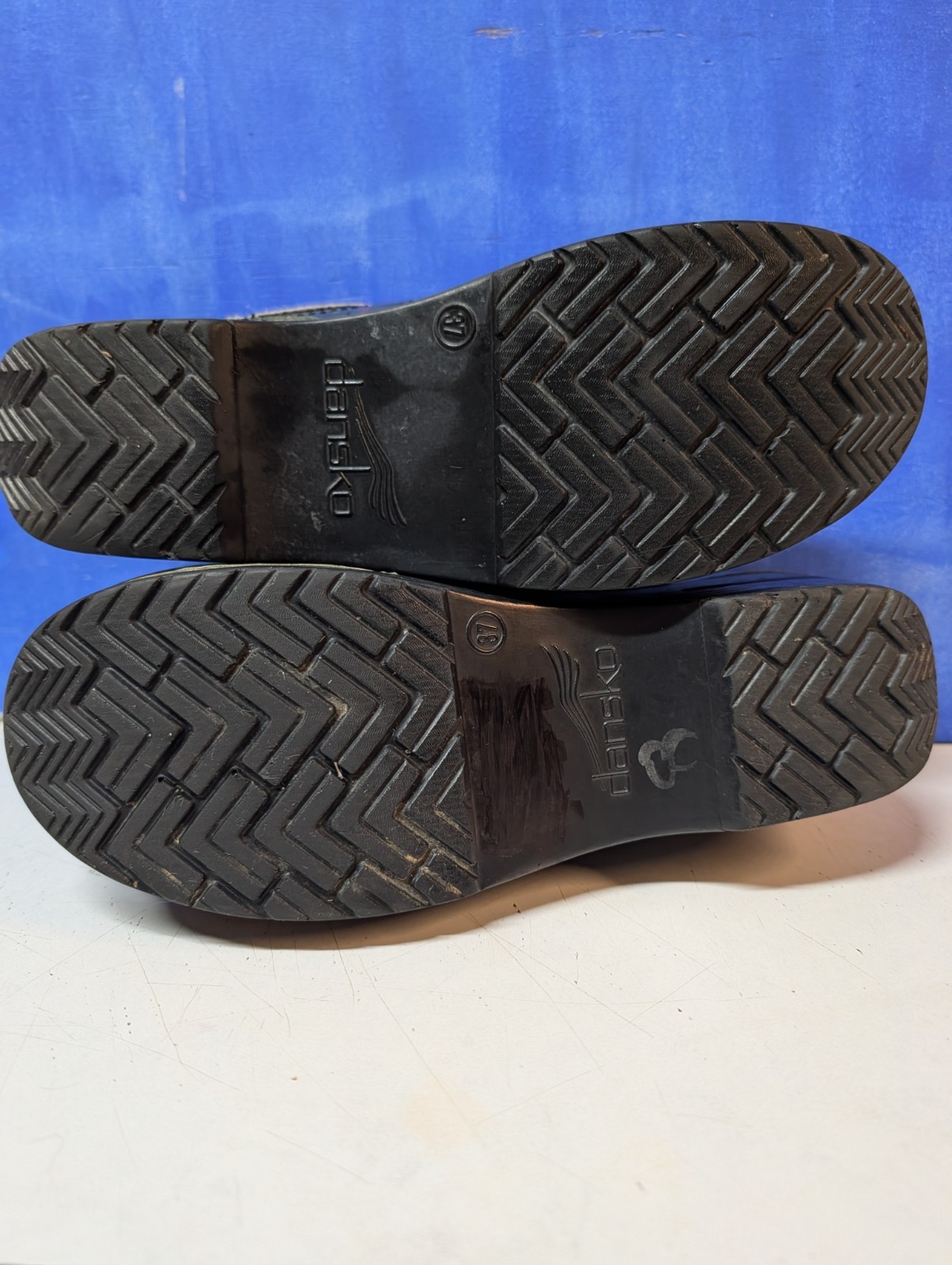 NO REFUNDS. Dansko Women’s Black Floral Leather Slip-On Comfort Clogs EU 37 US 8