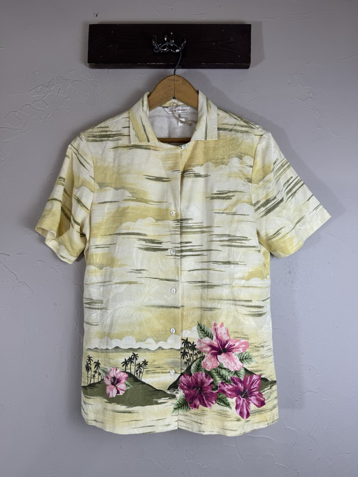 Tommy Bahama Women’s A Silk Button Down Beach Floral Palm Tree All Over Print
