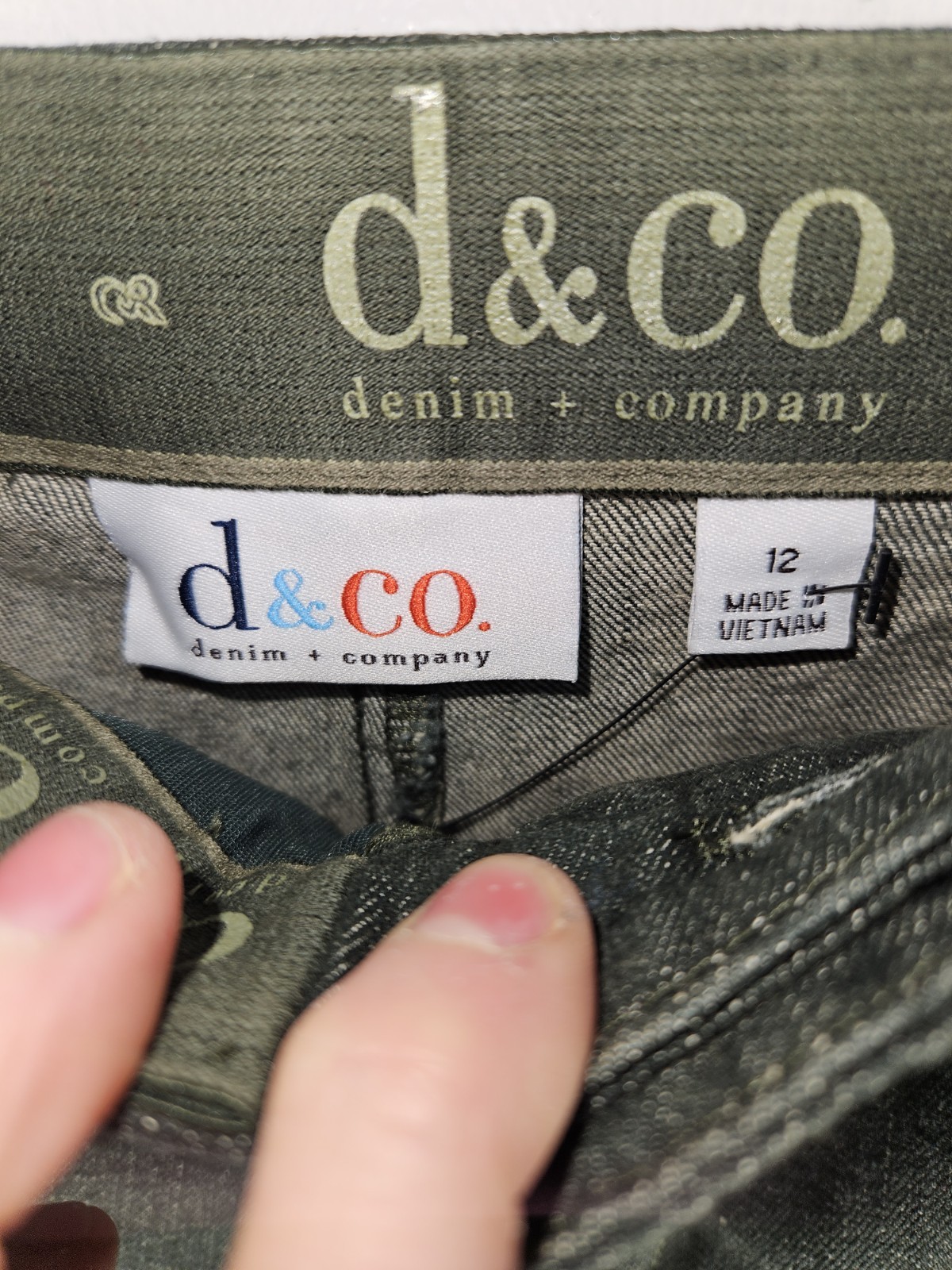 D & CO GREEN PANTS WOMENS SIZE 12 NWT 99% Cotton 1% Spandex
