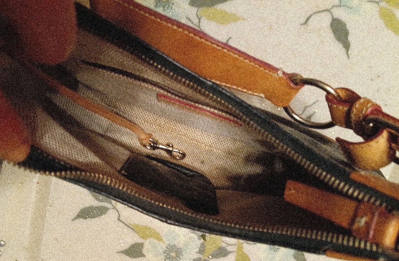 DOONEY & BOURKE VTG ALL WEATHER LEATHER BLACK/TAN MEDIUM SHOULDER PURSE