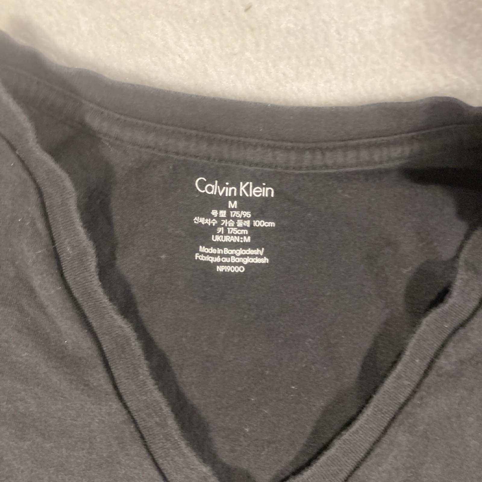 Calvin Klein Men’s Black Solid Logo V-Neck Short Sleeve T-Shirt Size M