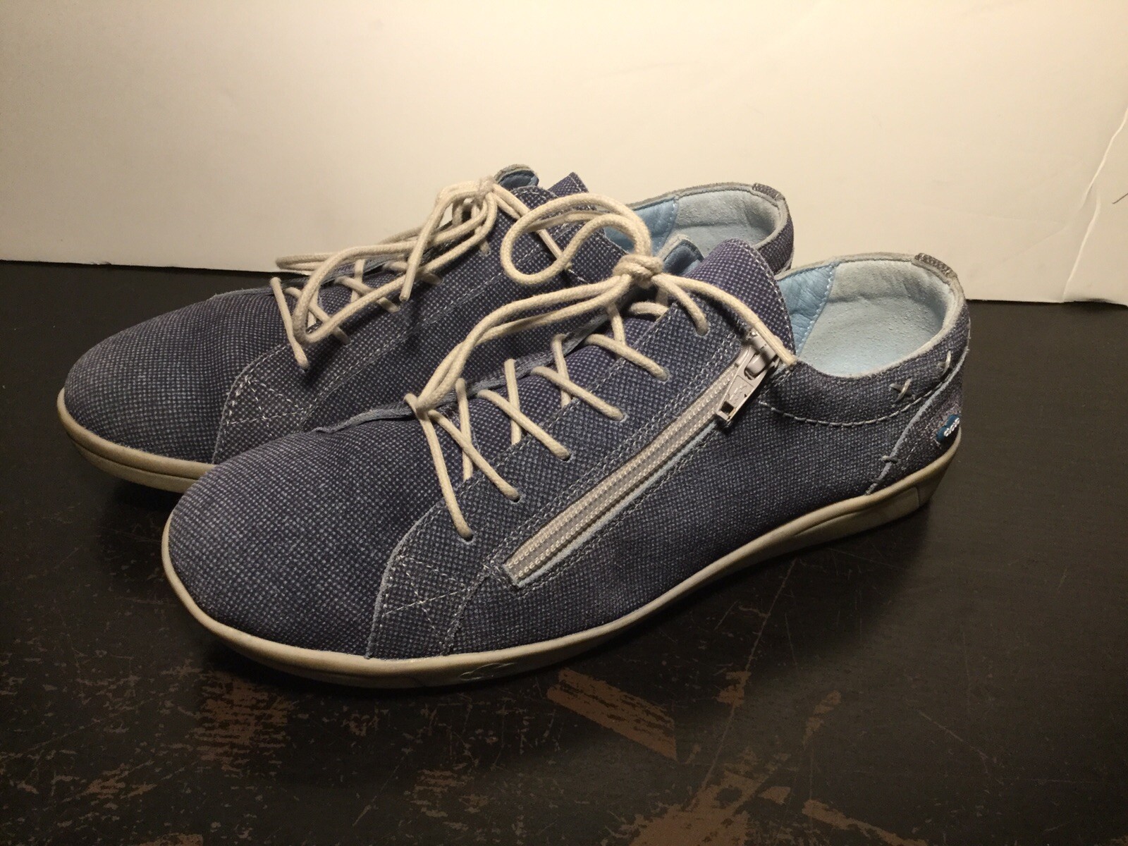 Cloud Footwear Blue Denim Canvas Lace Up Zipper Shoes Women’s Size 8 or 39 Nice
