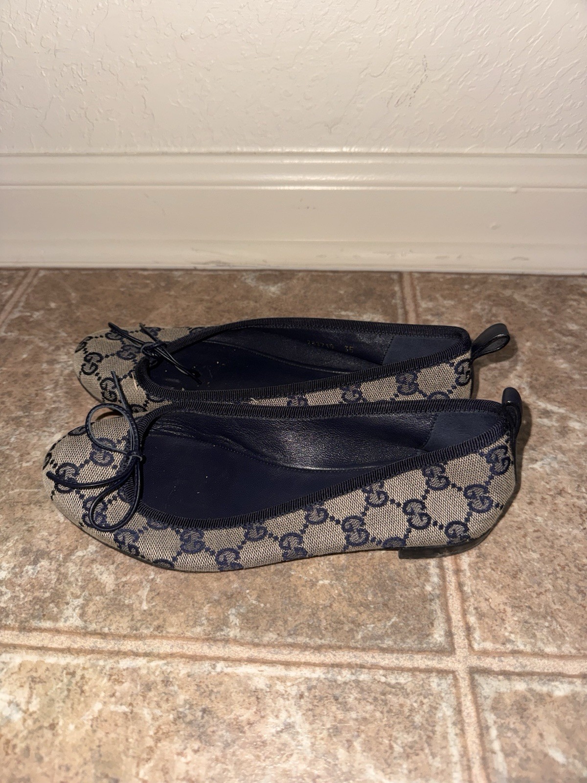 Gucci Navy Blue Canvas GG Supreme logo bow ballet flats EU 35 Made In Italy