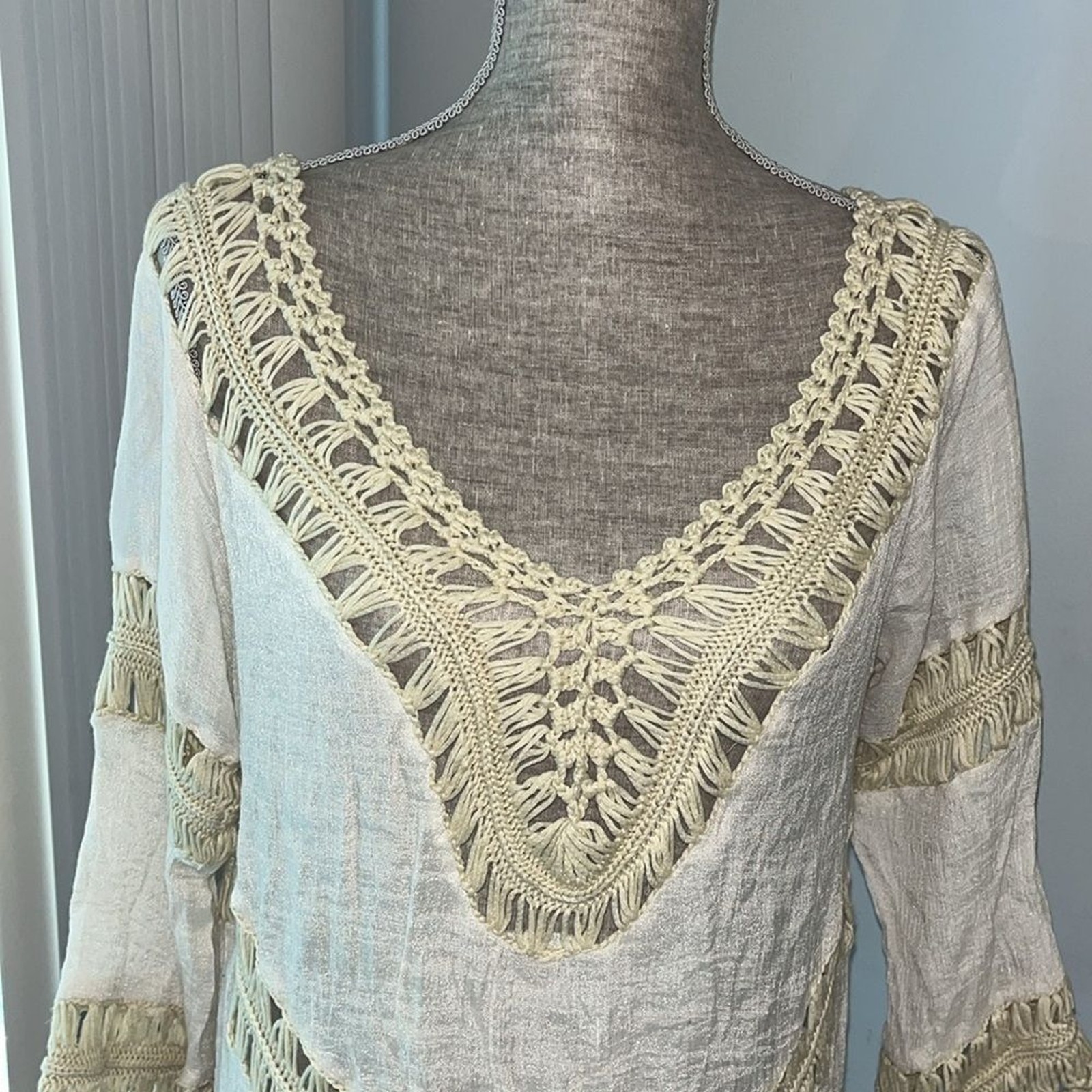 Active Oatmeal Boho Hippie CHIC Feminine Crochet Knit Hi Low Blouse Shirt S/M