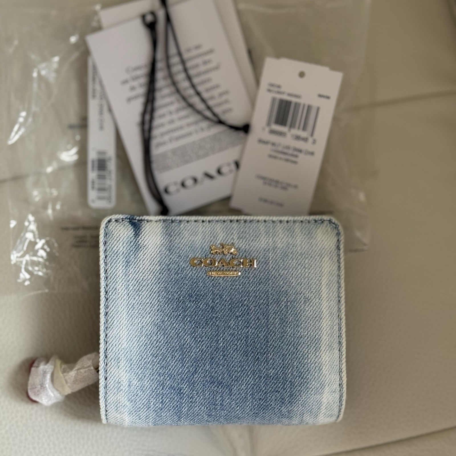 🍒 COACH Snap Wallet In Loved Denim With CHERRIES Charm CEC35 Gold/Light Indigo