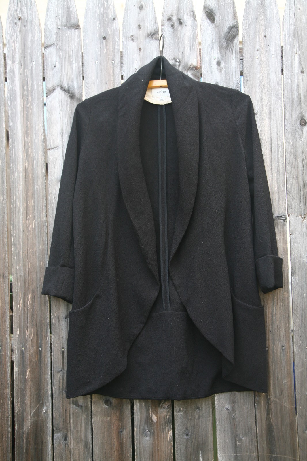 Size 8 – ARITZIA Wilfred Women’s Black Crepe Dressy Jacket