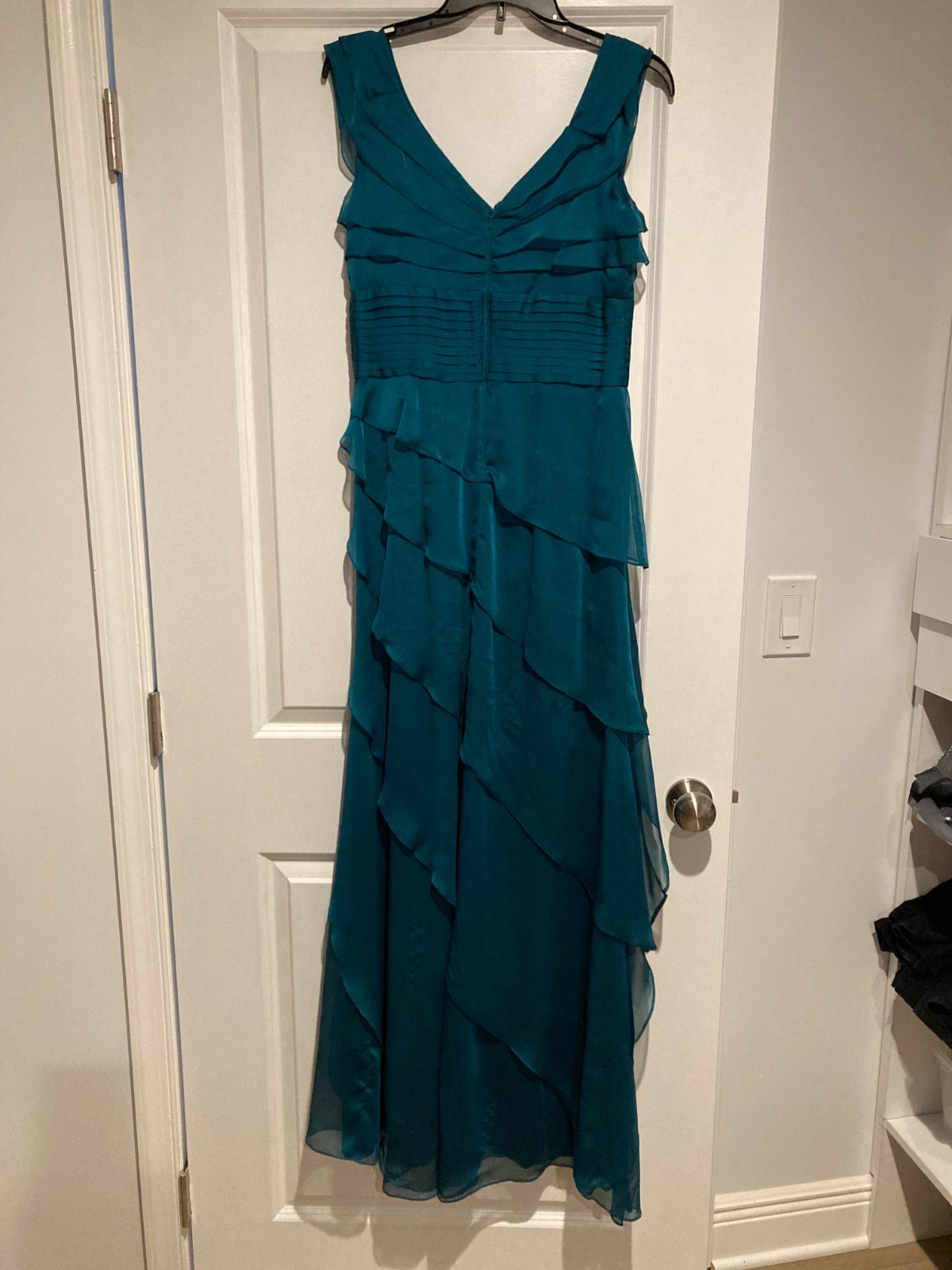 Adrianna Papell Teal Chiffon Evening Gown Formal Dress Sleeveless V-Neck Women’s