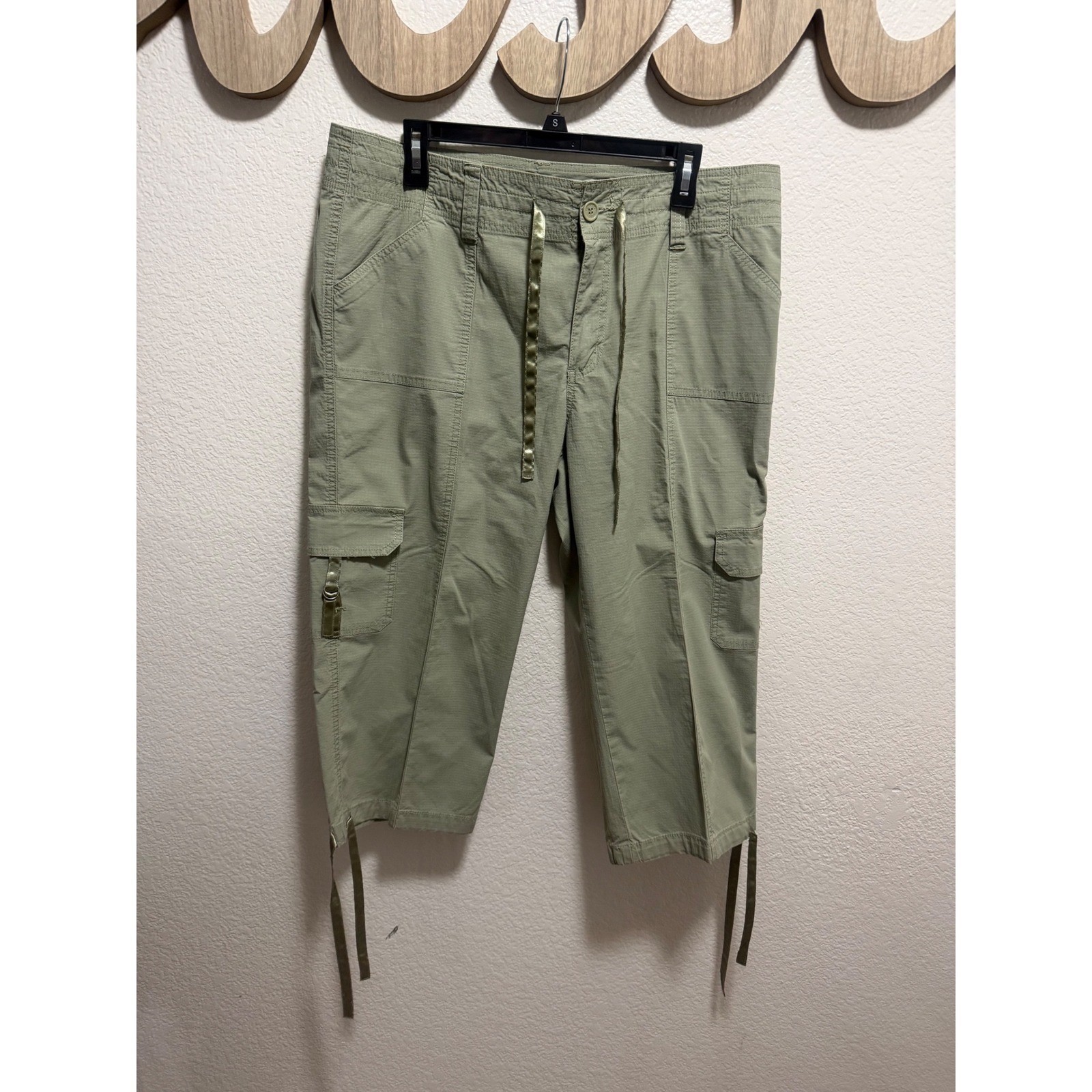 Venezia Women Green Ripstop Cargo Capri Pants Size 14 Cropped Utility Ribbon Tie