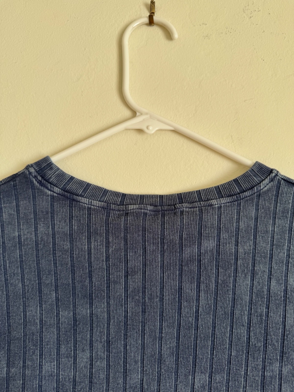NWT Junior’s Forever 21 Cropped T-Shirt Top Blouse-Medium