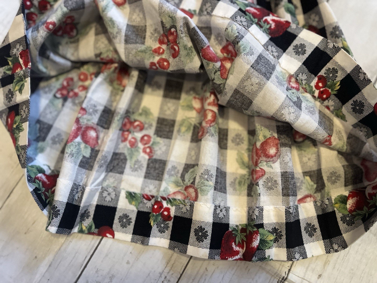 VTG Polly Flinders Red Black Plaid Berry Print Holiday Dress Eyelet Collar 2T