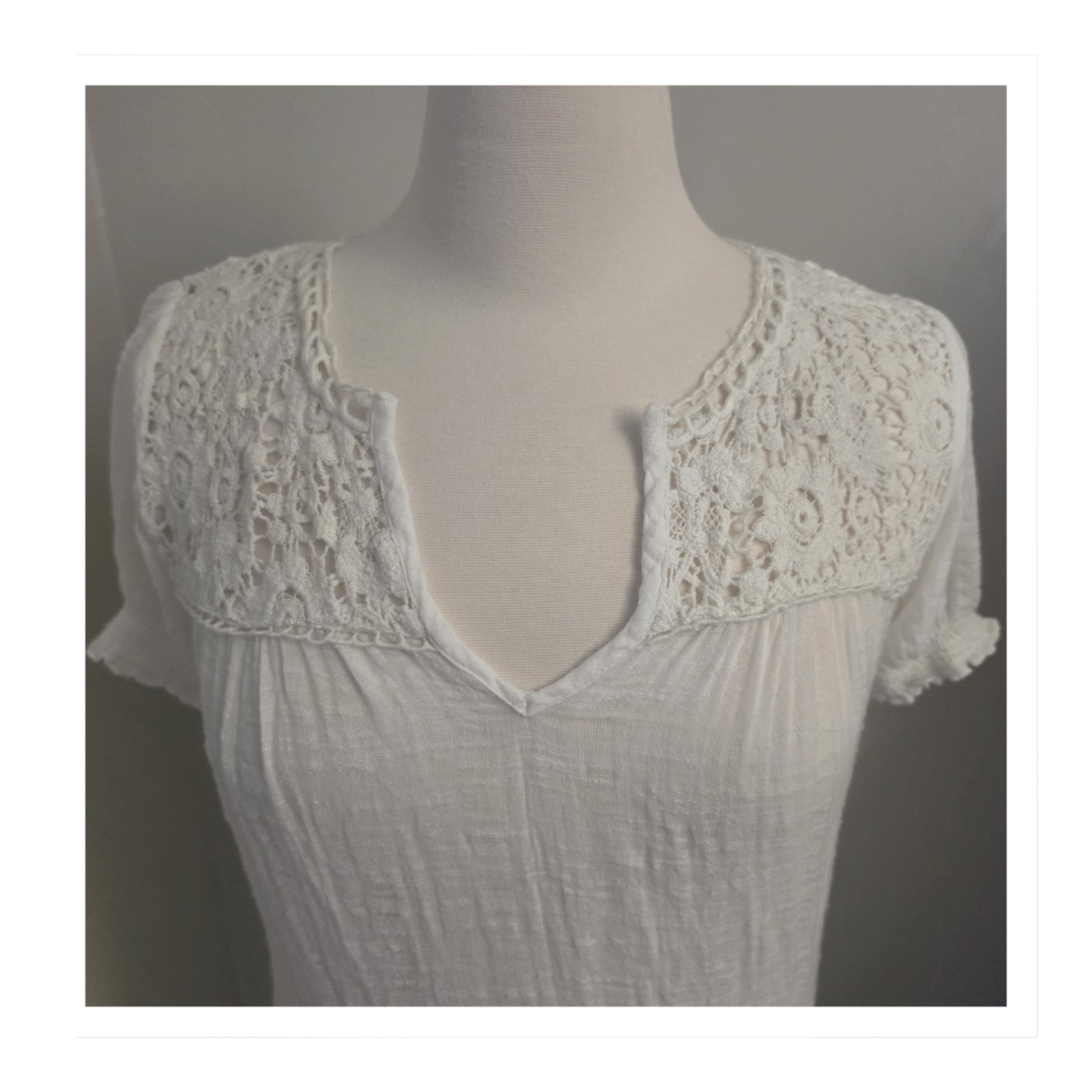 Joie XS Ivory Lace Yoke Blouson Top Cottagecore Romantic Peasant Gauzy Linen