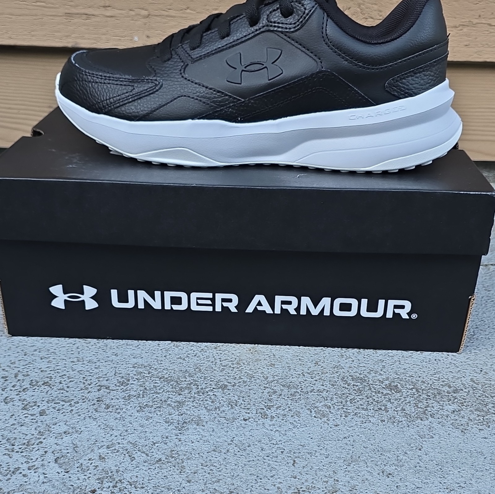 Under Armour Men’s Low Top Lace-Up Athletic Sneakers Black/White New w/ Box