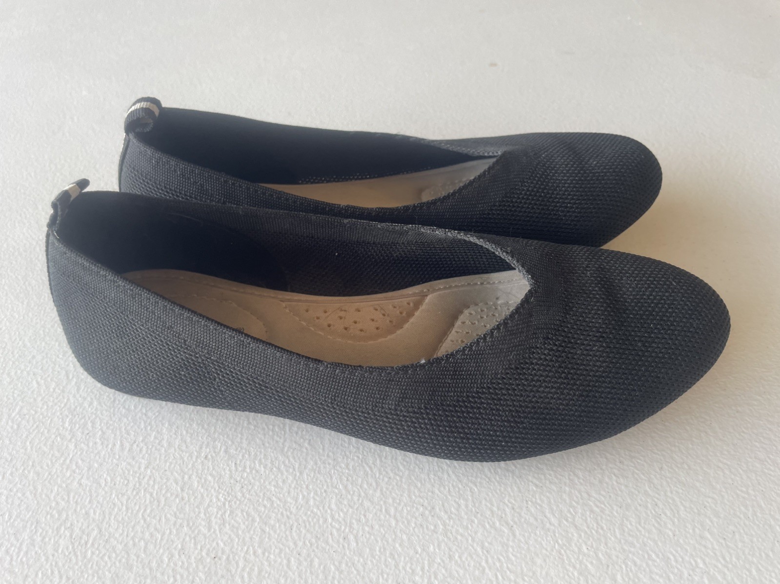 Veittes Women’s Flat Size 6, Round Toe Cute Classic Black