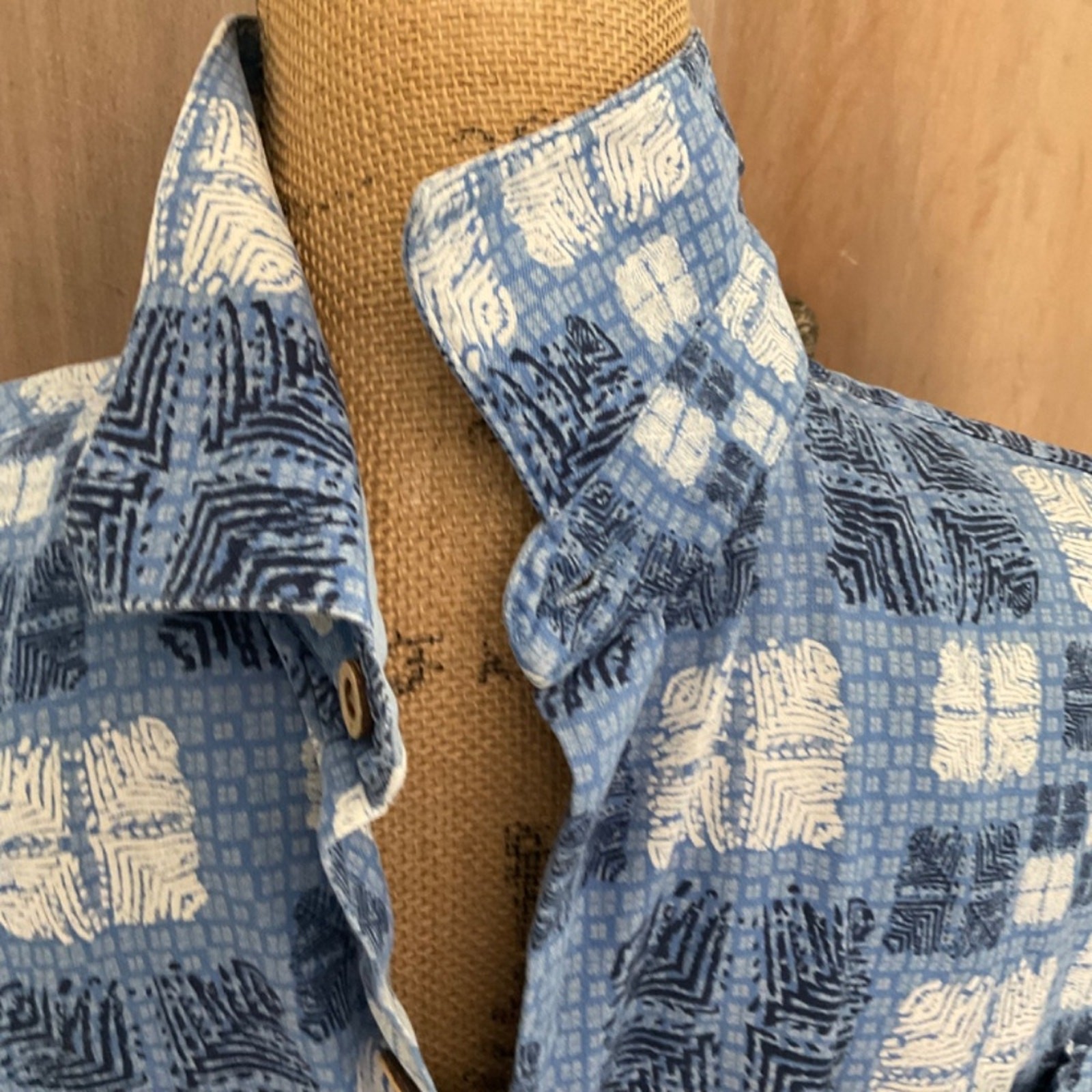 Nat Nast Button Blue 70% Silk‎ 30%Cotton Camp Shirt Sz L Hawaiian geometric