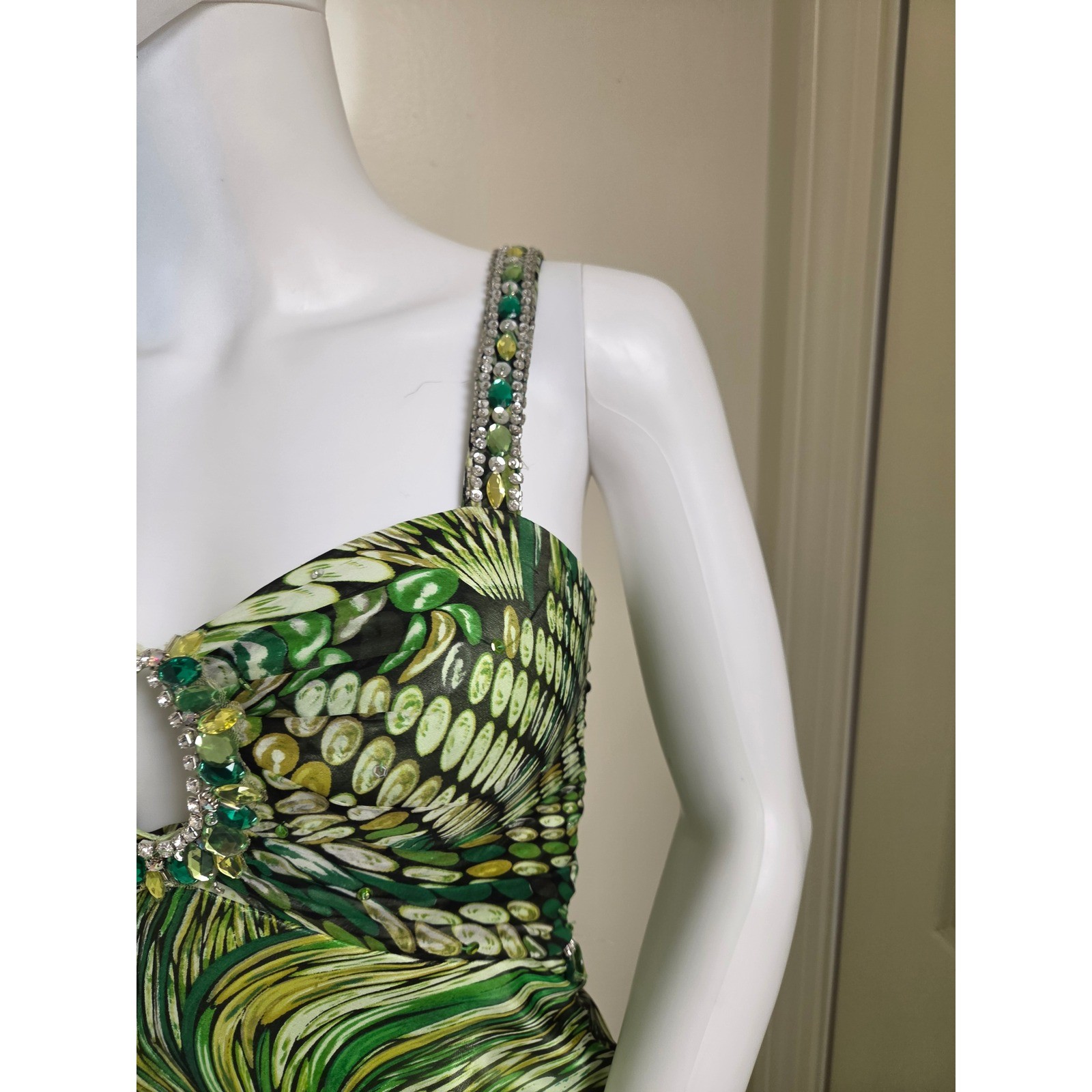 Mori Lee Madeline Gardner Green Silk Beaded Keyhole Formal Gown Dress Size 1/2