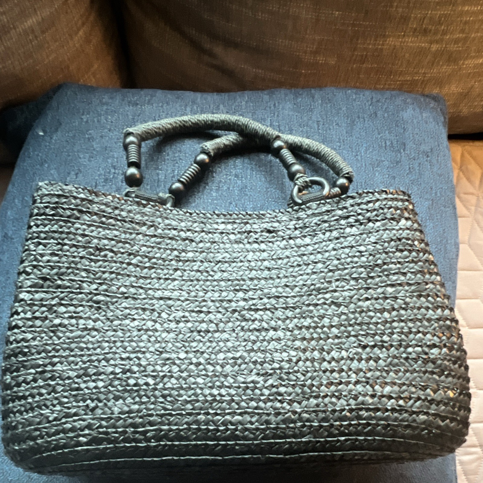 Croft and Barrow Black Woven Top Handle Bag Lined Pockets magnetic closure.