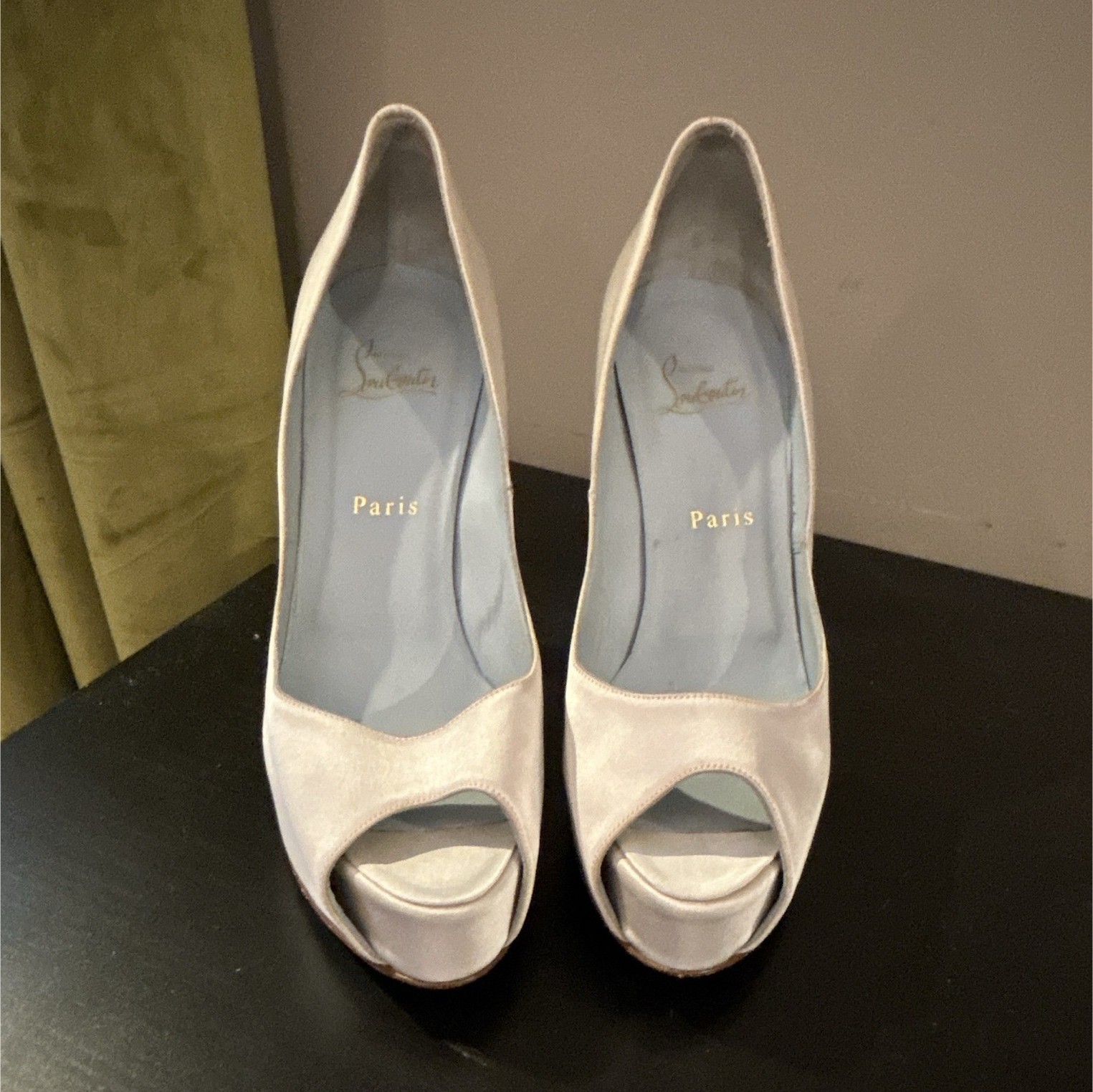 Christian Louboutin Women’s Ivory Leather Peep Toe Stiletto Pumps 8.5 Euro 39.5