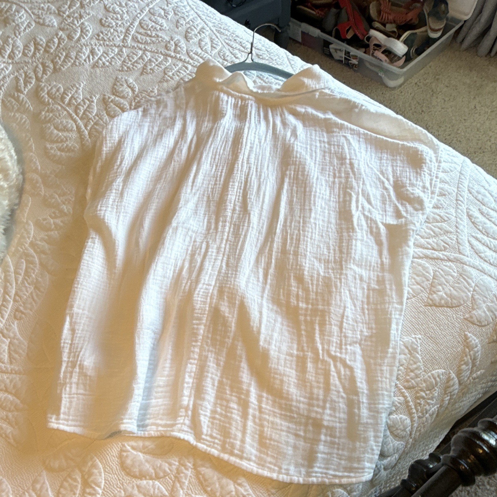 Munchlunchlounge Maternity M White V-Neck Button Blouse Long Sleeve
