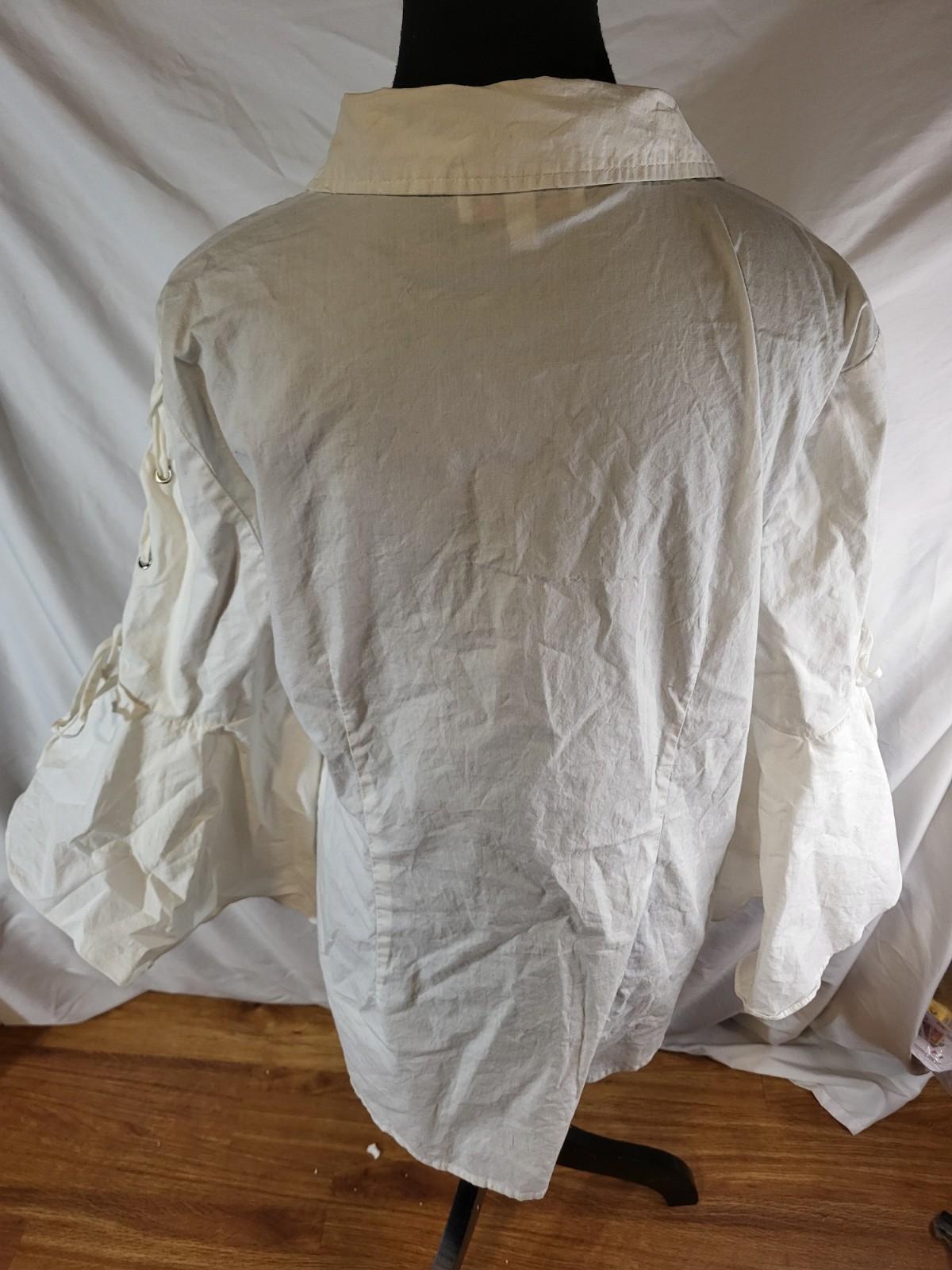 Linea Donna Y2K Button Down Bell Sleeve Lace Up Sleeve Blouse