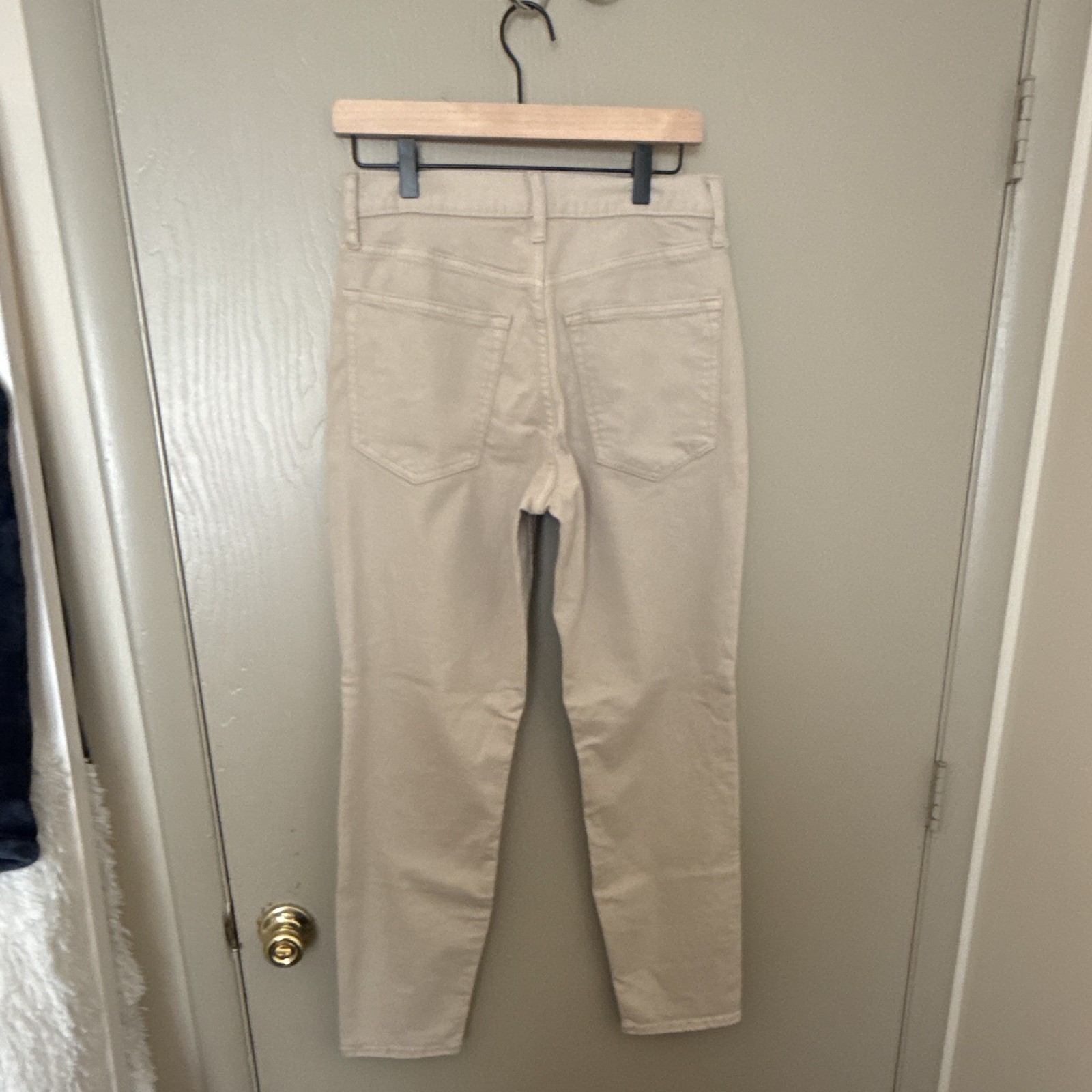 Old Navy Built-In Flex Athletic Fit Tapered Beige Denim Jeans Mid Rise NWT