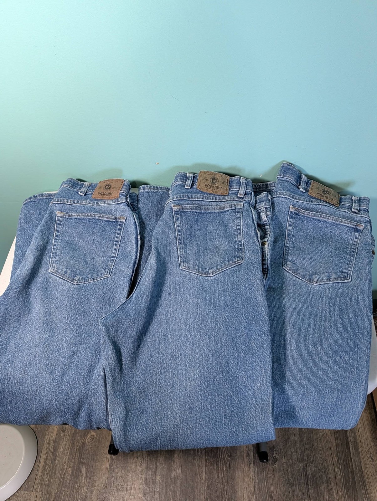 Wrangler Jeans Men Size 38 X 32 Lot of 3 Pairs Regular Fit 99% Cotton 1% Spandex
