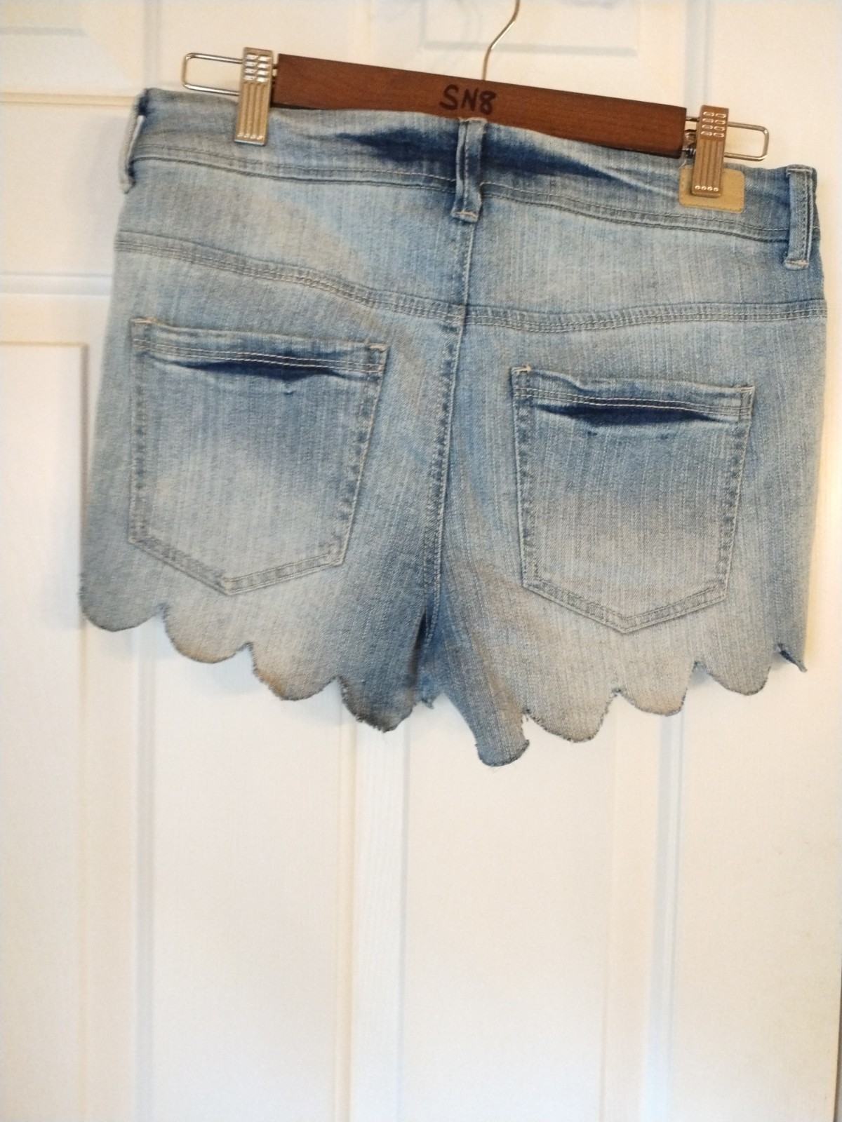 Celebrity Pink Shorts Size 7 Juniors Women Scalloped Hem Cut Off RN 133647