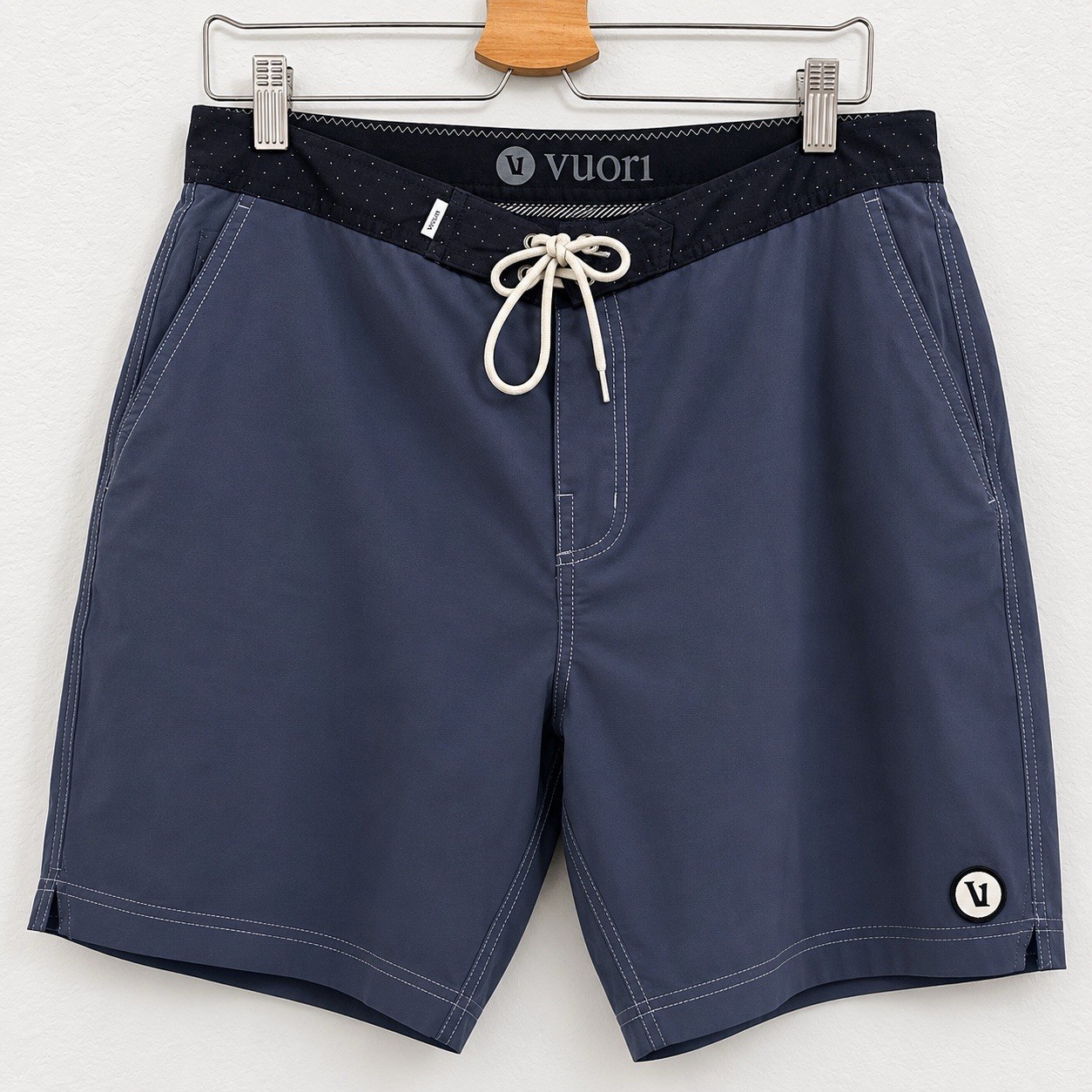 Vuori Men’s Blue Board Shorts 9″ Inseam Stretch Drawstring Zip Pocket