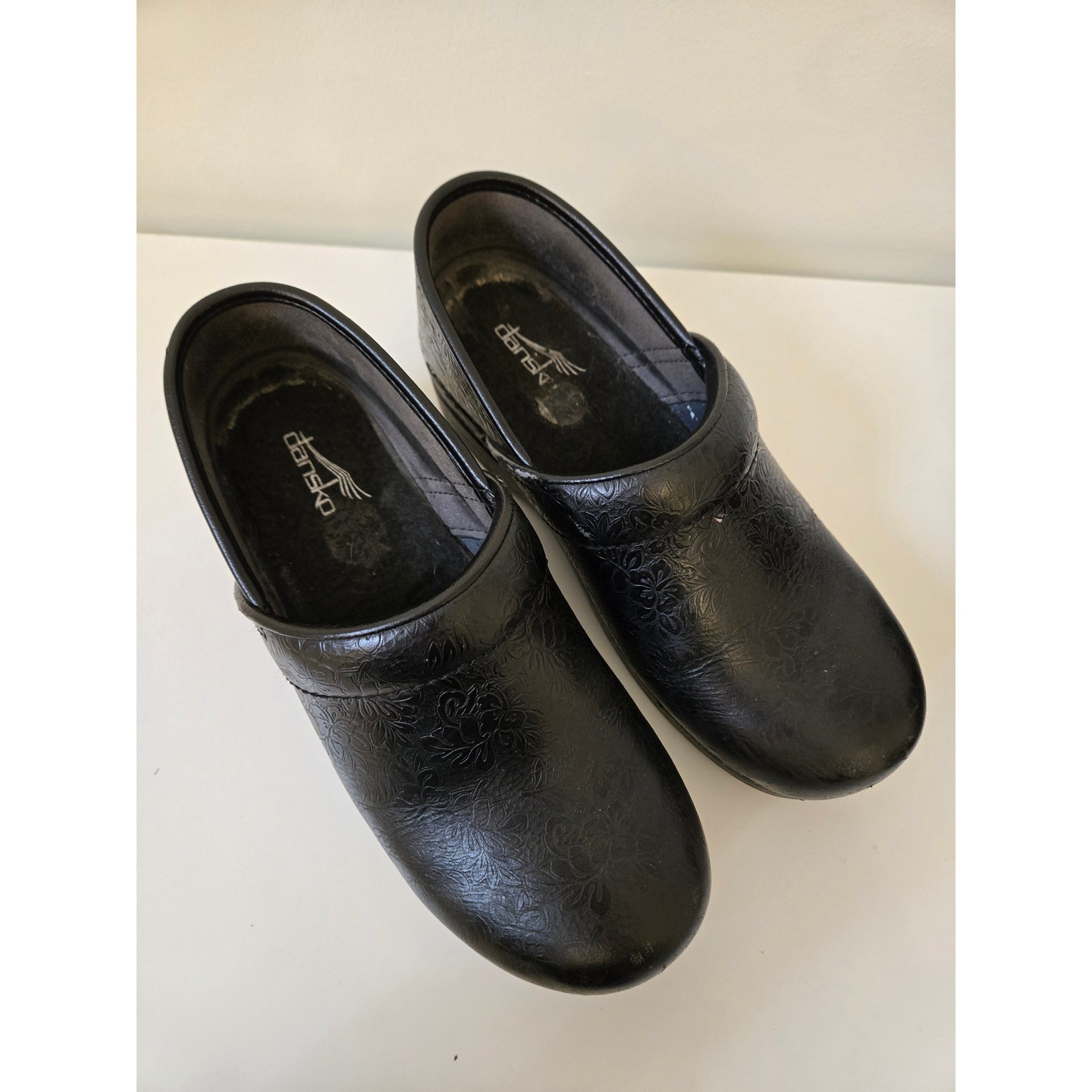 Dansko Professional Clogs Women’s 36 Black Floral Embossed Nursing Comfort Shoes