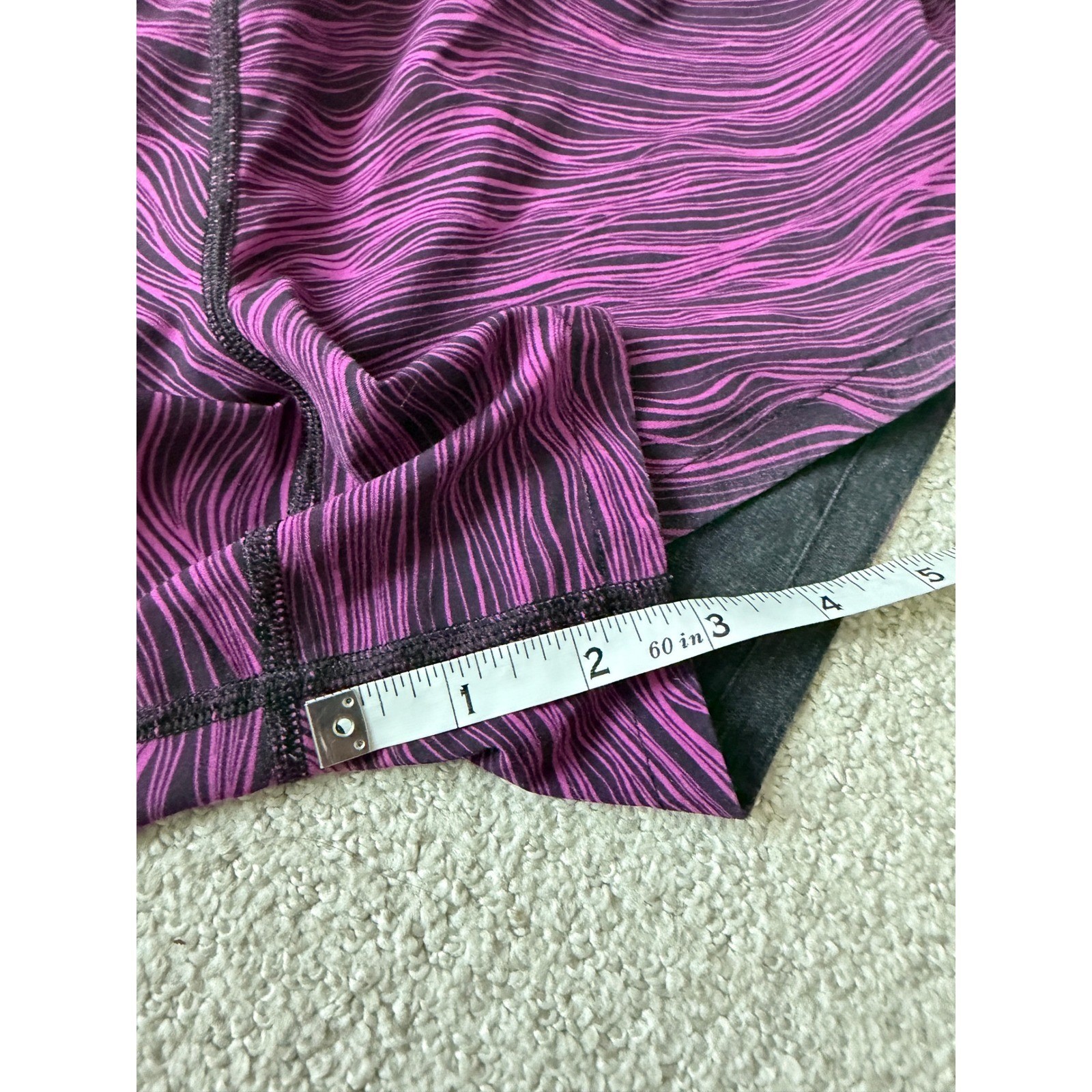 Lululemon Choose a Side Reversible Shorts Size 8 Charcoal Grey Purple Zebra Wave