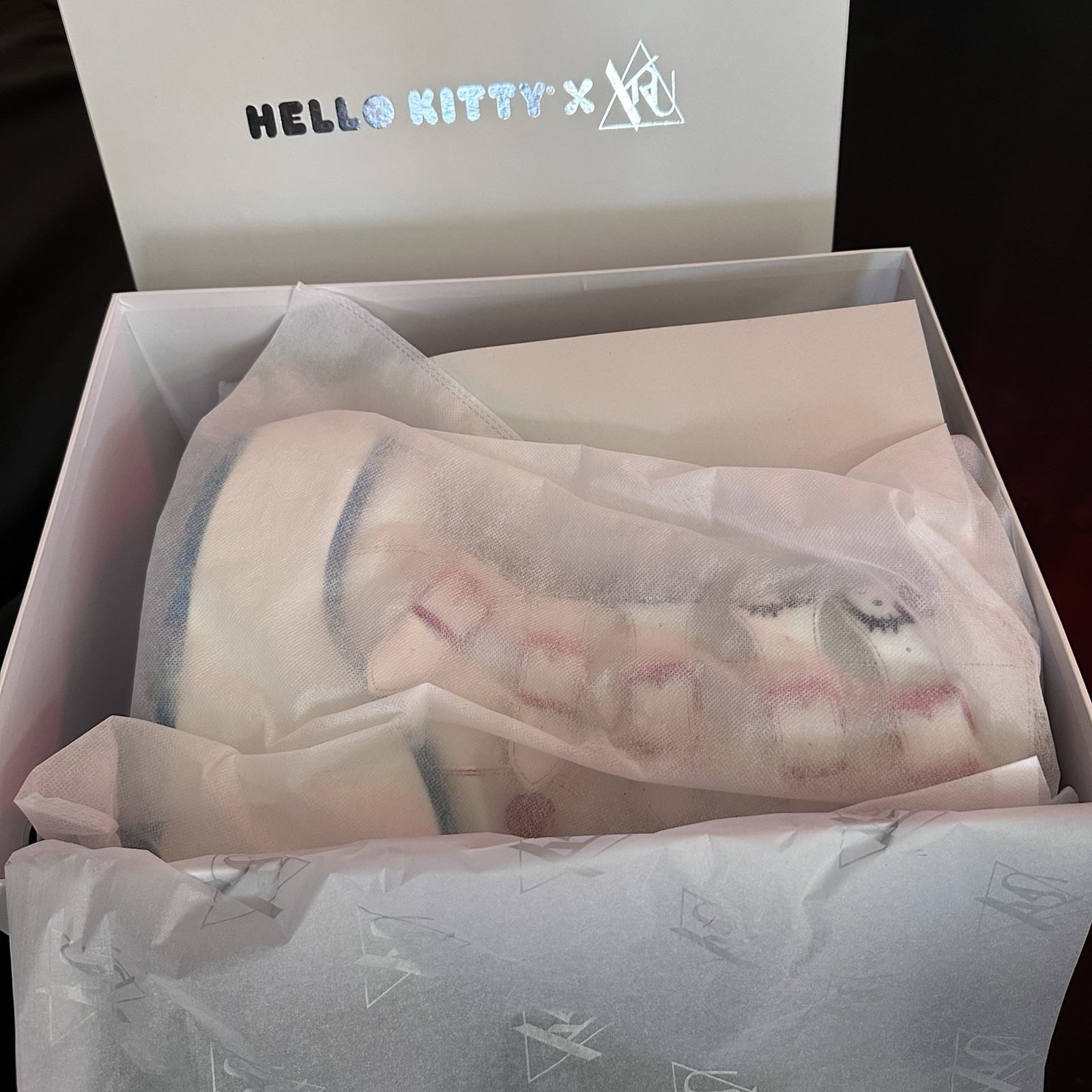 YRU x Hello Kitty Dune Platform Boots White Red Blue Women’s Size 6 New In Box
