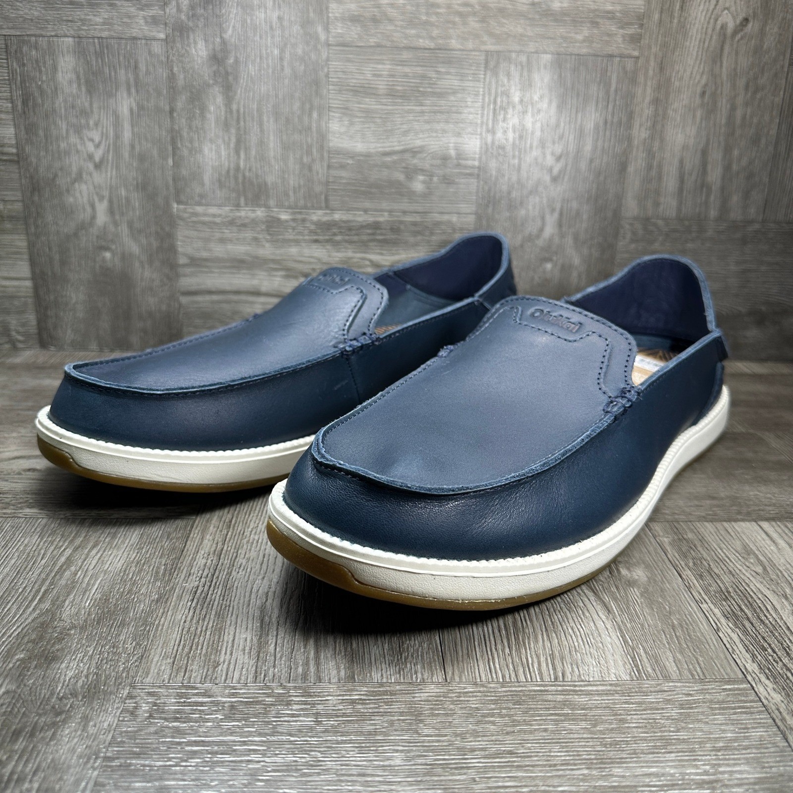 OluKai Lae’ahi Li ‘Ili Slip On Men 12 Navy Blue Leather Casual Loafer NEW