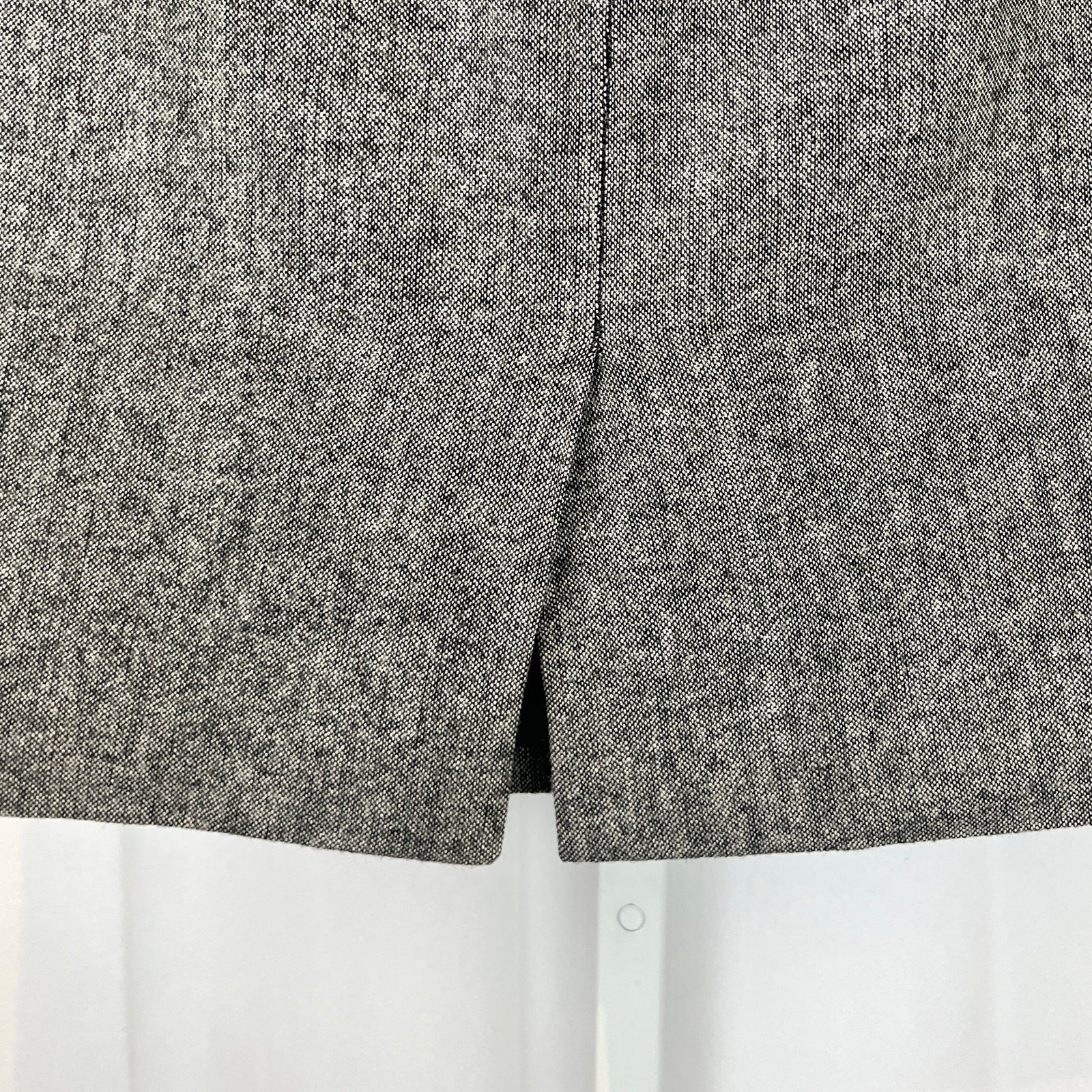 EDDIE BAUER Wool Viscose Tweed Skirt Zip Fly Above Knee Lined Gray Black Size 4